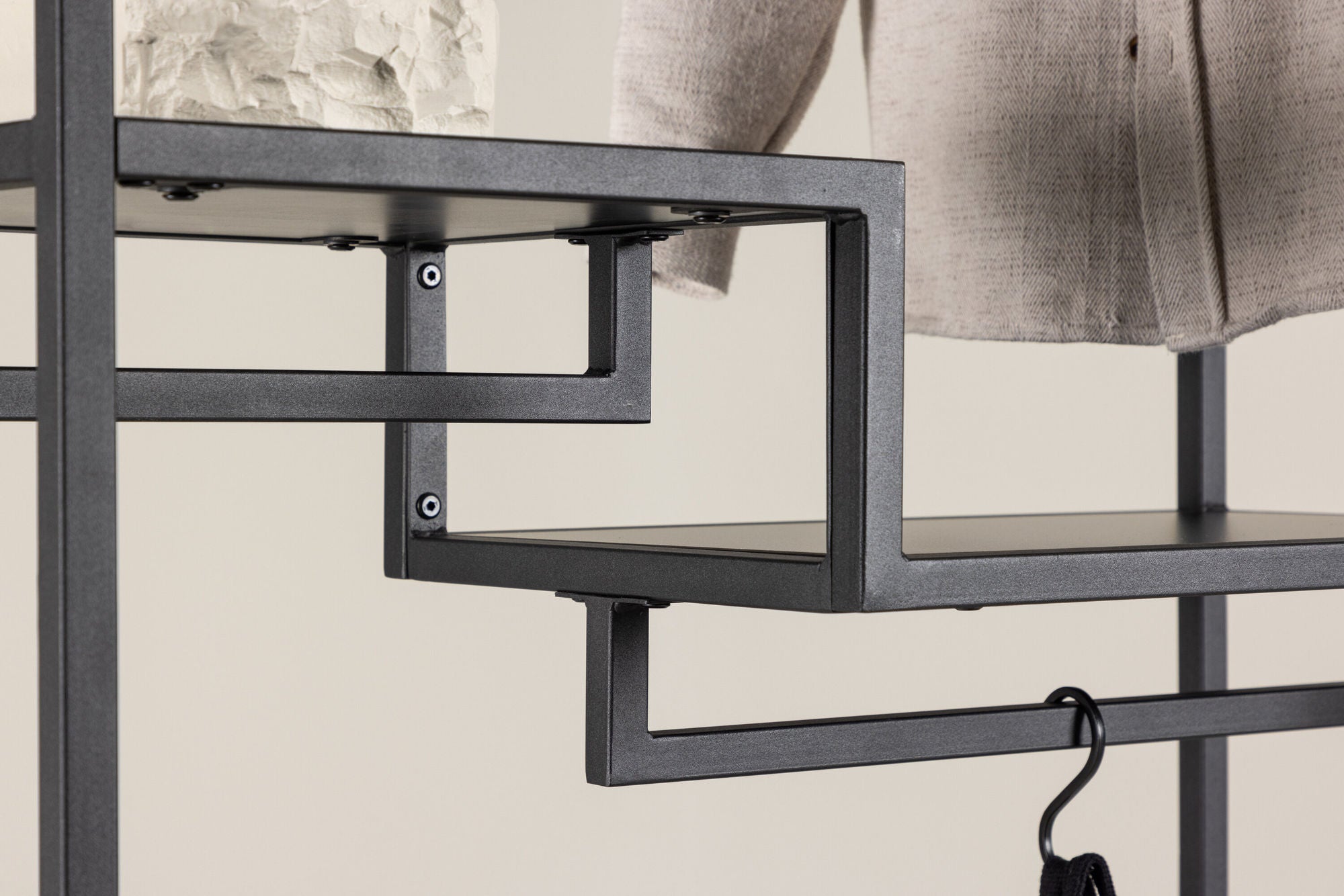 Venture Home Staal Clothing Hanger - Black / Steel