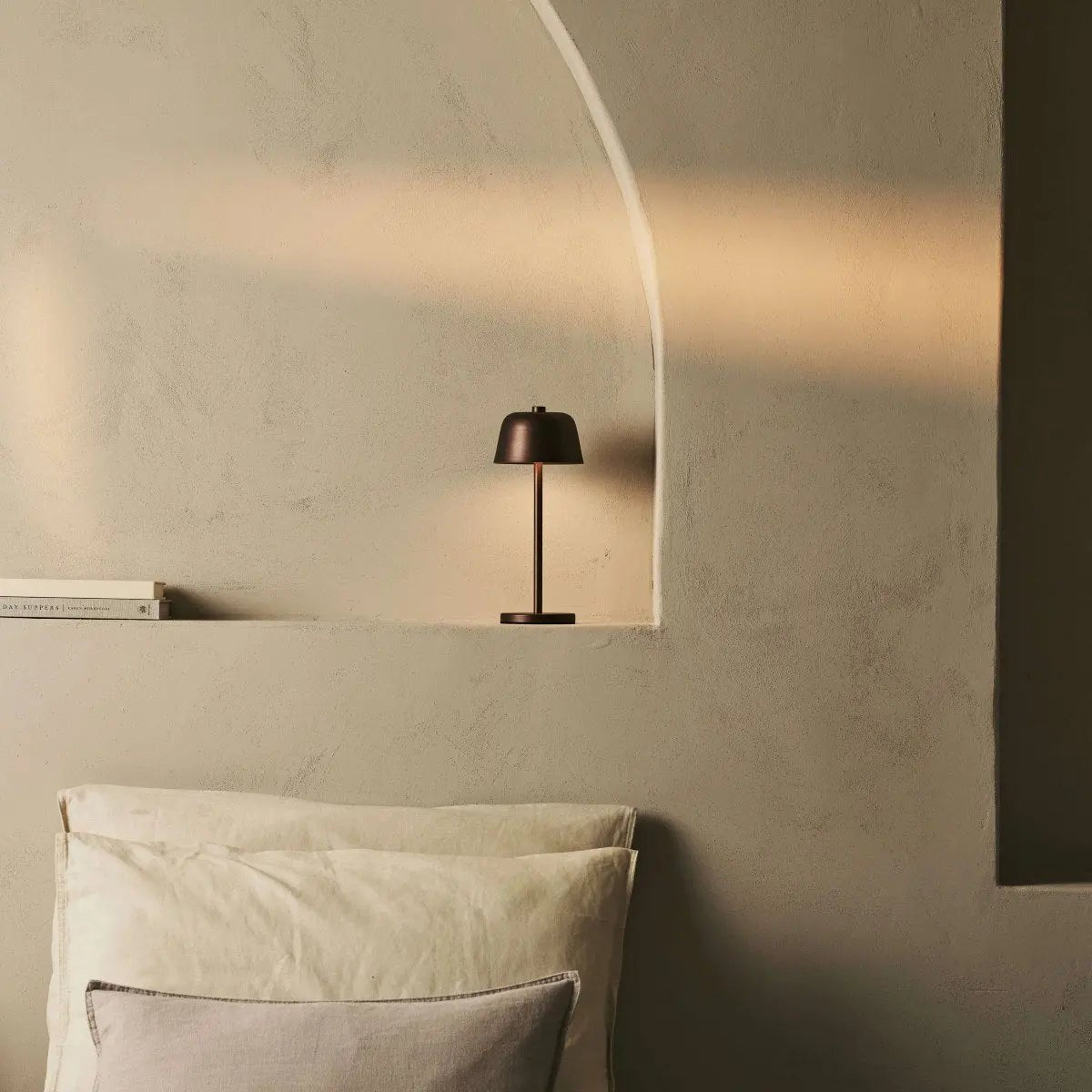 Anton Espresso Brun genopladelig bordlampe