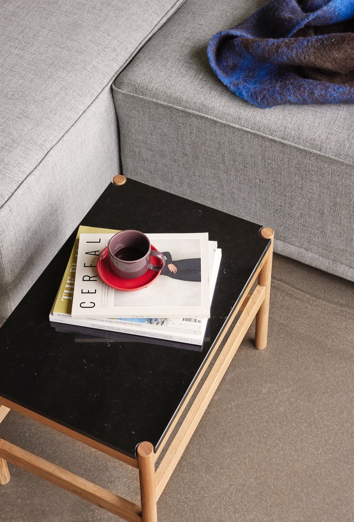 Raw Sidebord Sort/Natur