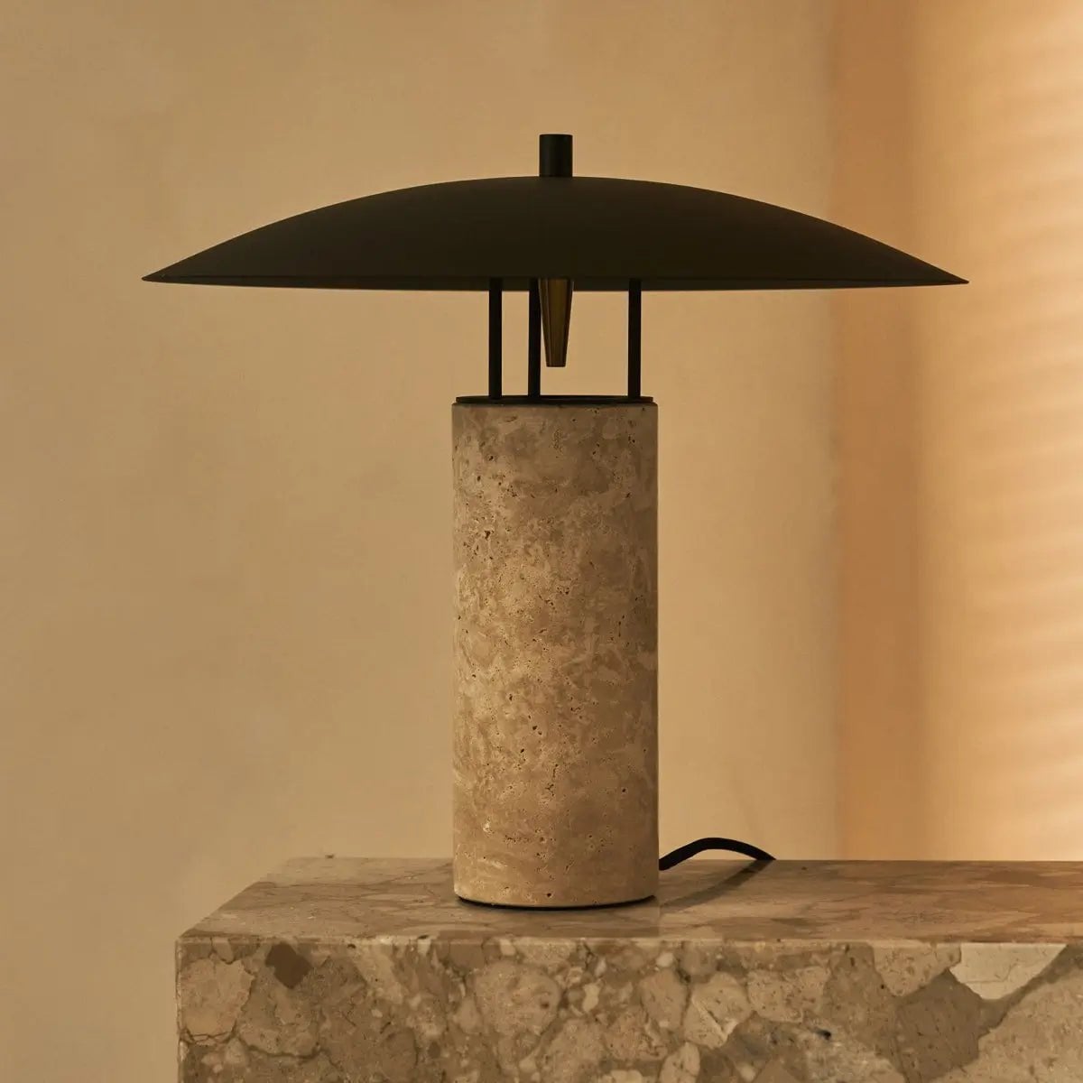 Nicholas travertin bordlampe
