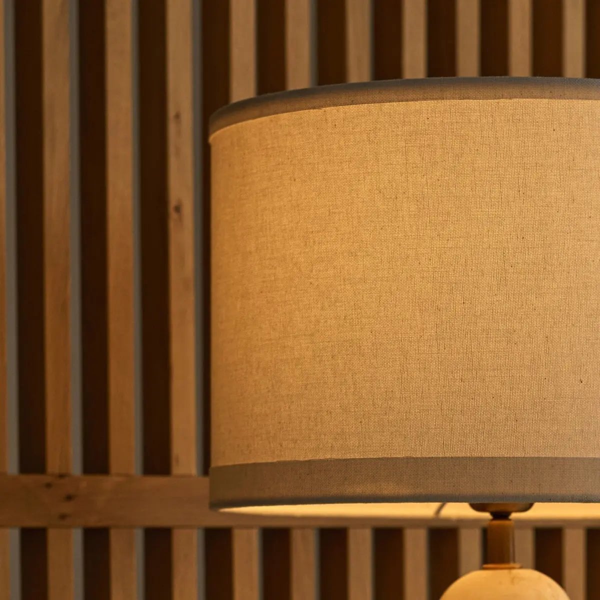 Charlotte marmor bordlampe