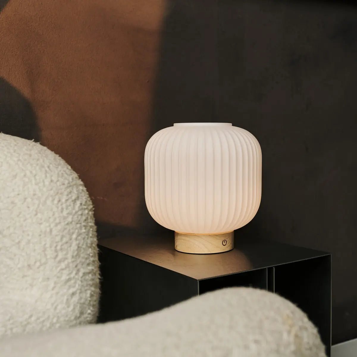 Lyla lysebrun unik genopladelig bordlampe
