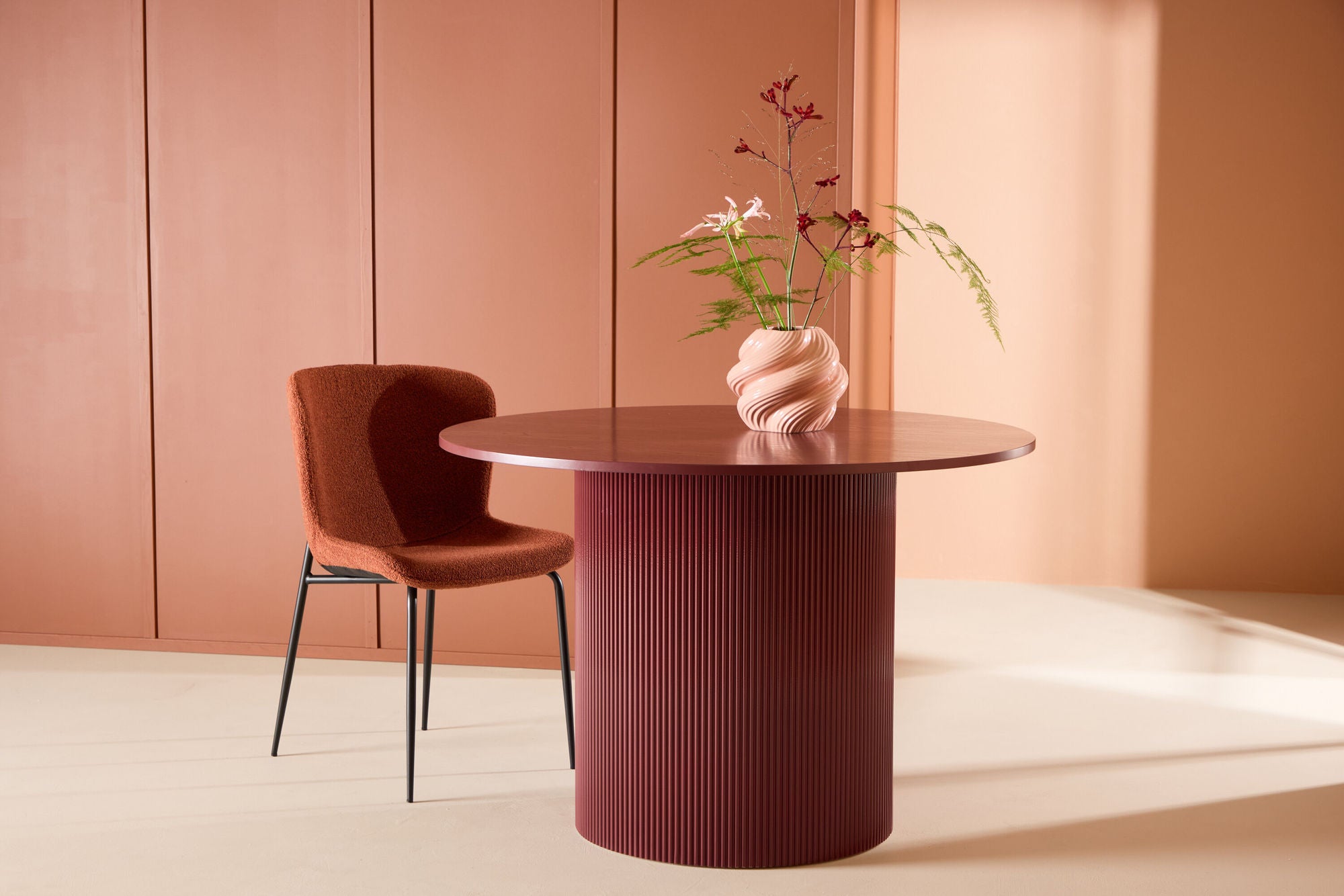 Venture Home Lenox spisebord - Burgundy Legs / Burgundy MDF, Veneer