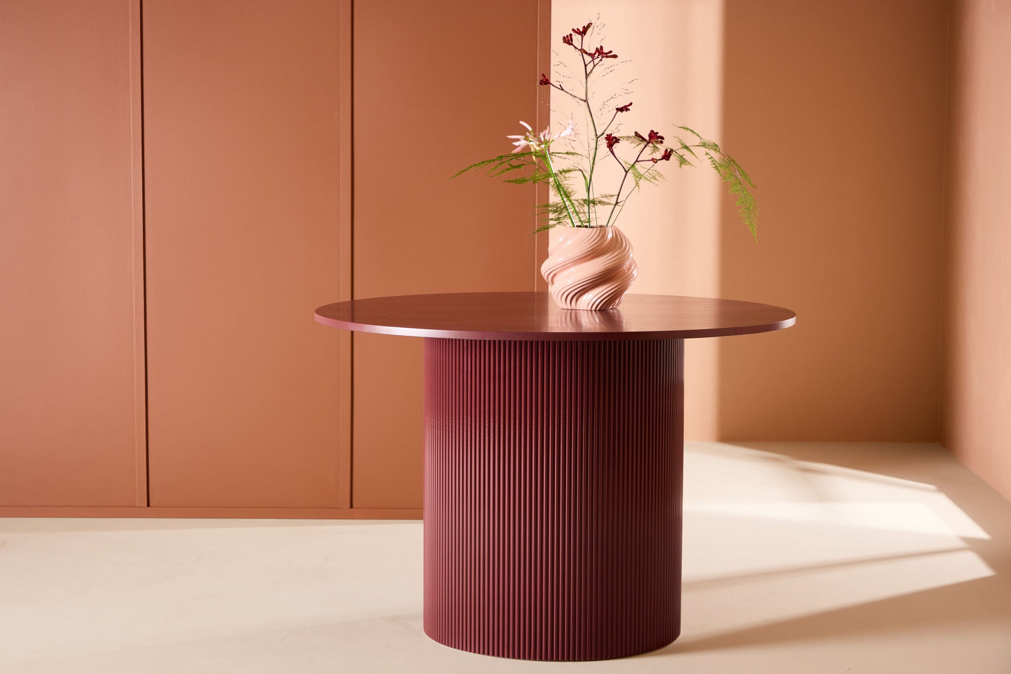 Venture Home Lenox spisebord - Burgundy Legs / Burgundy MDF, Veneer