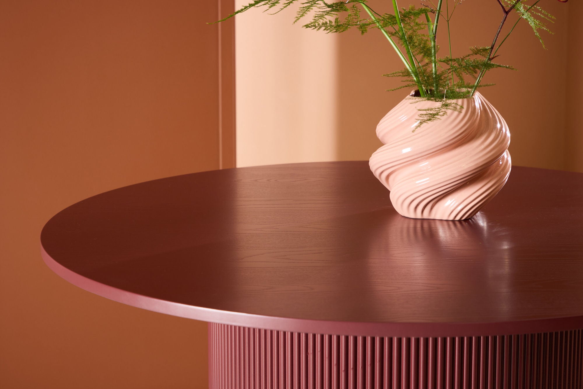 Venture Home Lenox spisebord - Burgundy Legs / Burgundy MDF, Veneer