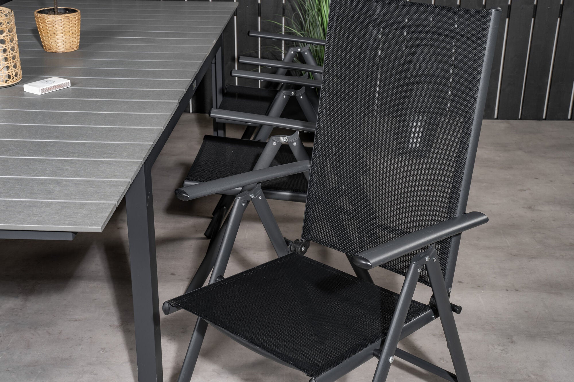 Venture Home Levels spisebord 160/240*90 - Black Alu / Grey Aintwood +Break 5:pos stol - Black alu / Black Textilene_6