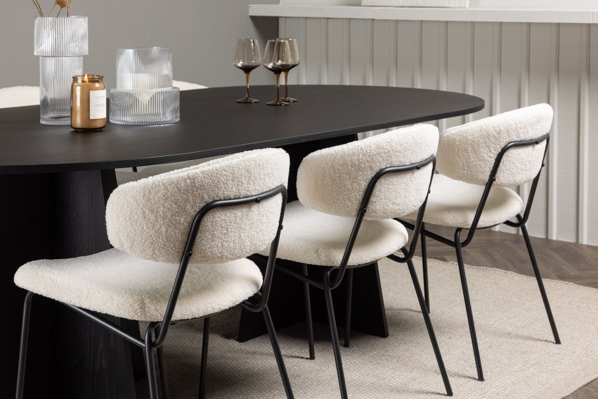 Venture Home Bootcut Oval spisebord - Black / Black Fanéer +Chico Spisebordsstol - Black / White Boucle _6
