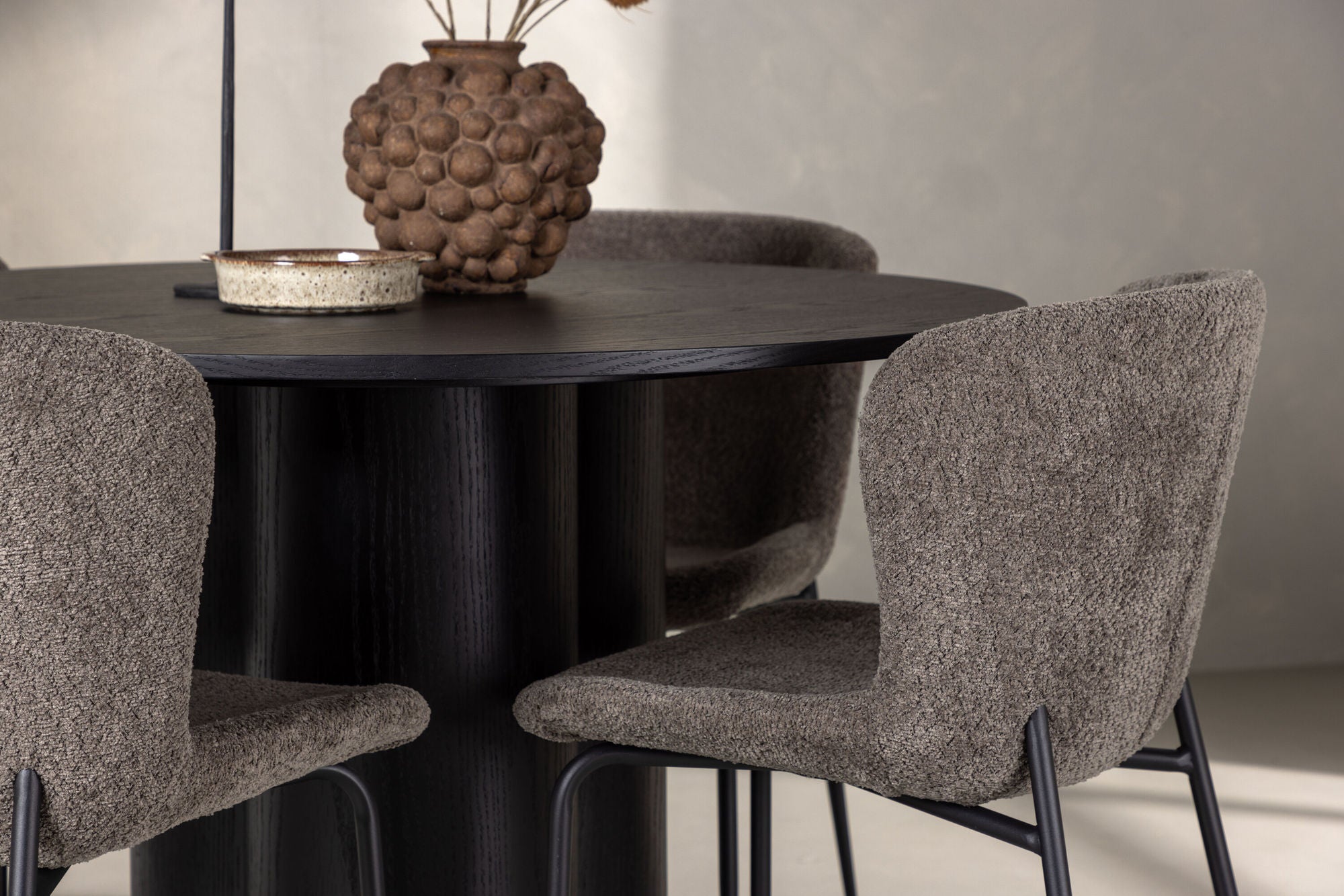 Venture Home OliviaDiningbord-Black/BlackVeneer+ModestoDiningstol-Grey/SmokedBlackBoucle_4