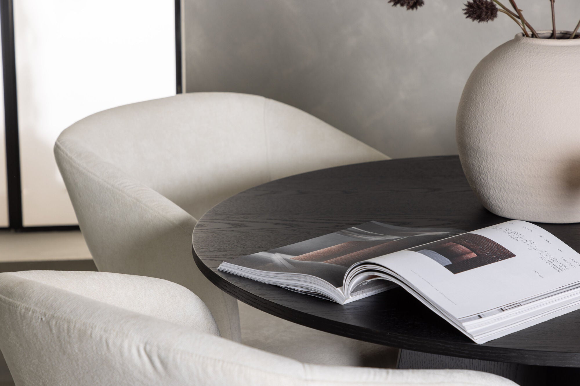Venture Home Bootcut rund spisebord - Black / Black Fanéer +Day Spisebordsstol - Matte black / White Linen _4