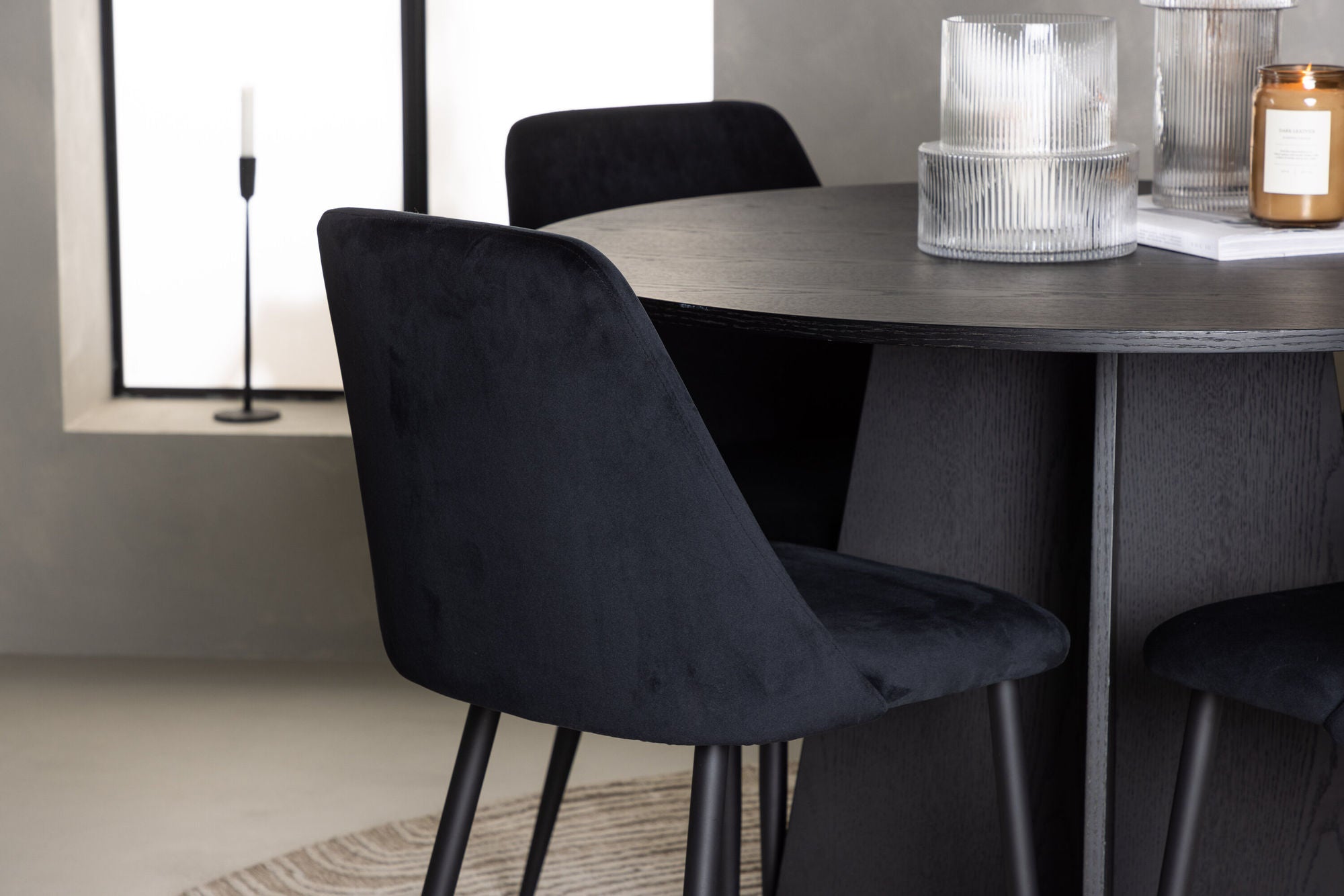 Venture Home Bootcut rund spisebord - Black / Black Fanéer +Night Spisebordsstol - Black / Black Velvet _4