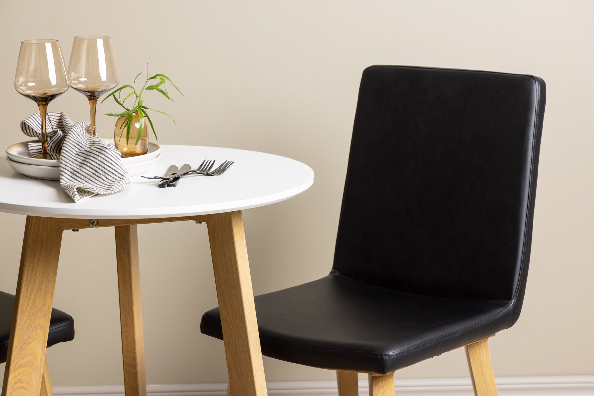Venture Home Leonora spisebord φ65 - Oaklook / White MDF +Today Spisebordsstol - Nature / Black PU _2