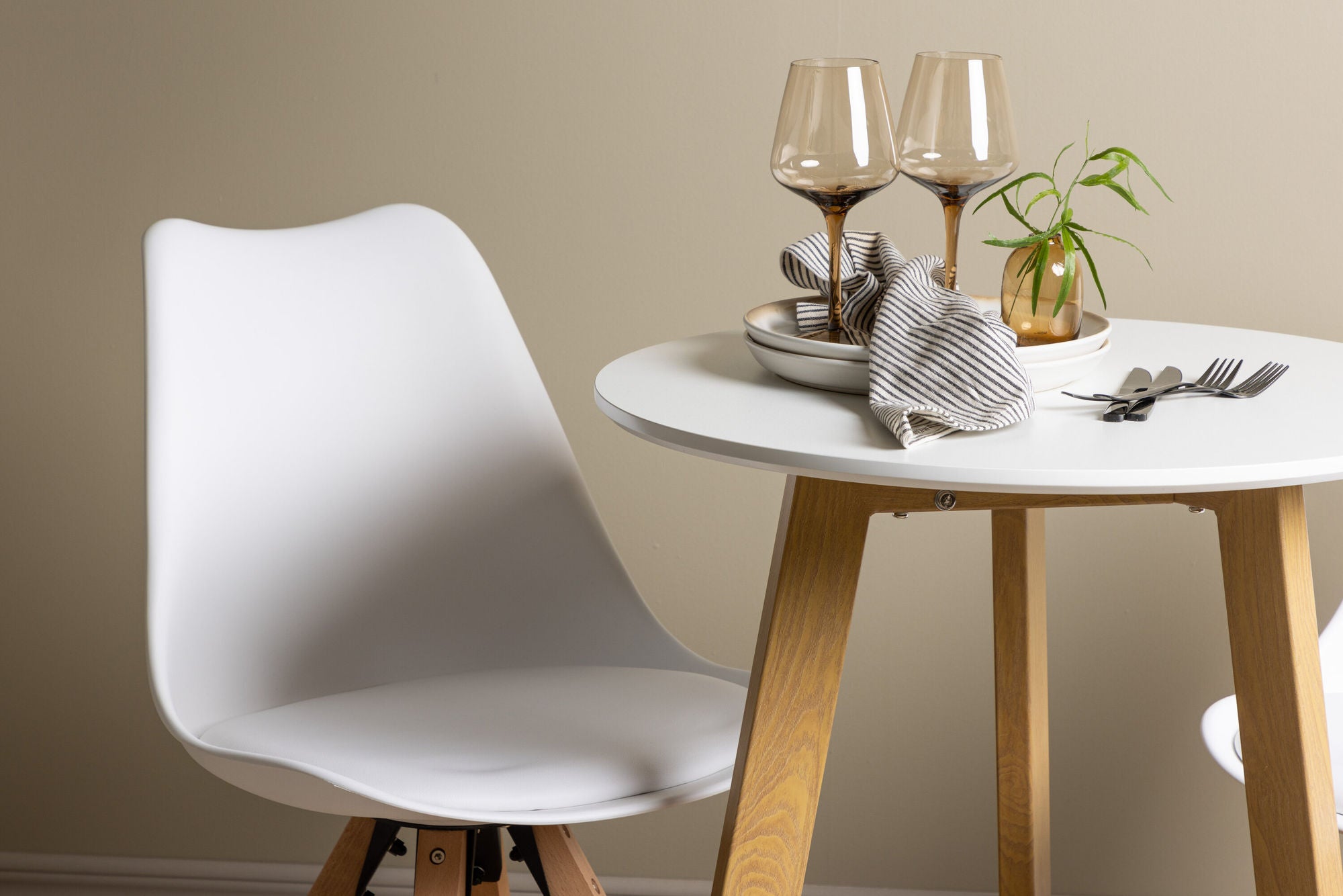 Venture Home Leonora spisebord φ65 - Oaklook / White MDF +Zeno Spisebordsstol - Nature woodlook / White PP _2