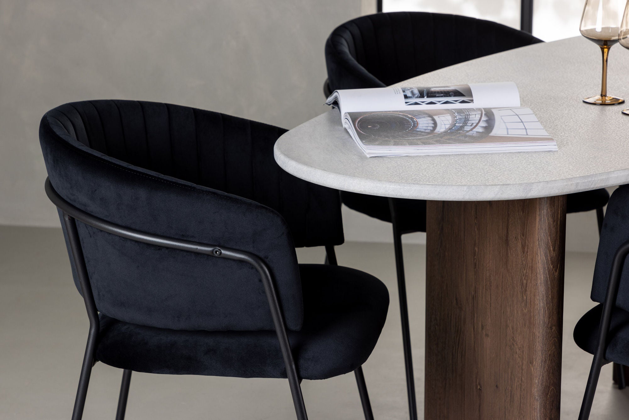 Venture Home Grönvik spisebord 180*75 - Mocca / Offwhite Concretelook MDF +Selma Spisebordsstol - Black / Black Velvet _4