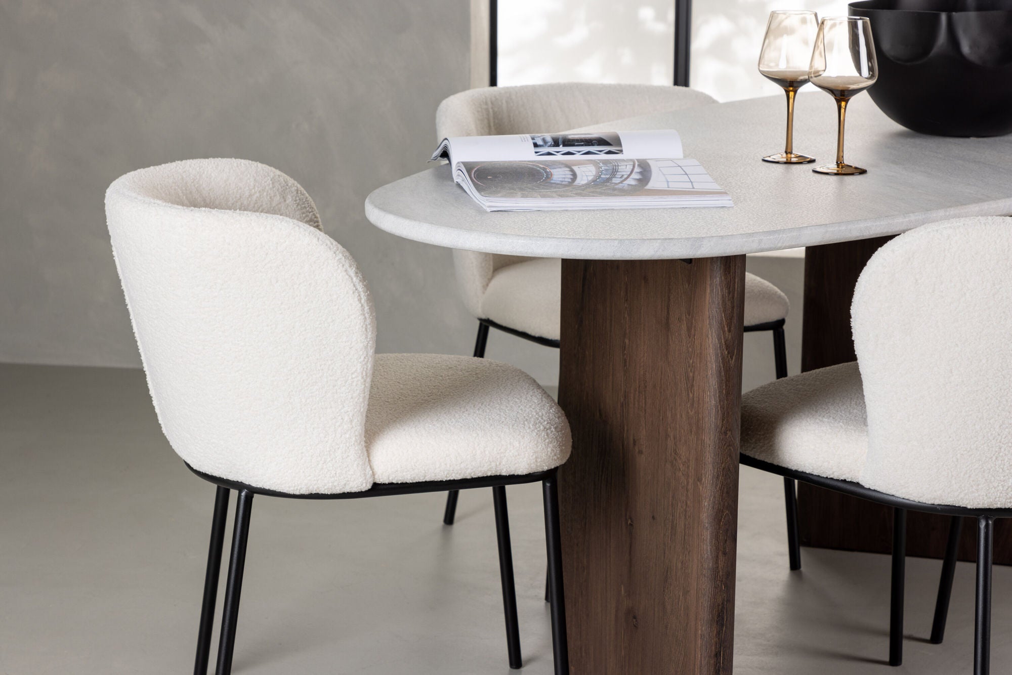 Venture Home Grönvik spisebord 180*75 - Mocca / Offwhite Concretelook MDF +Edina Spisebordsstol - Black / White Boucle _4