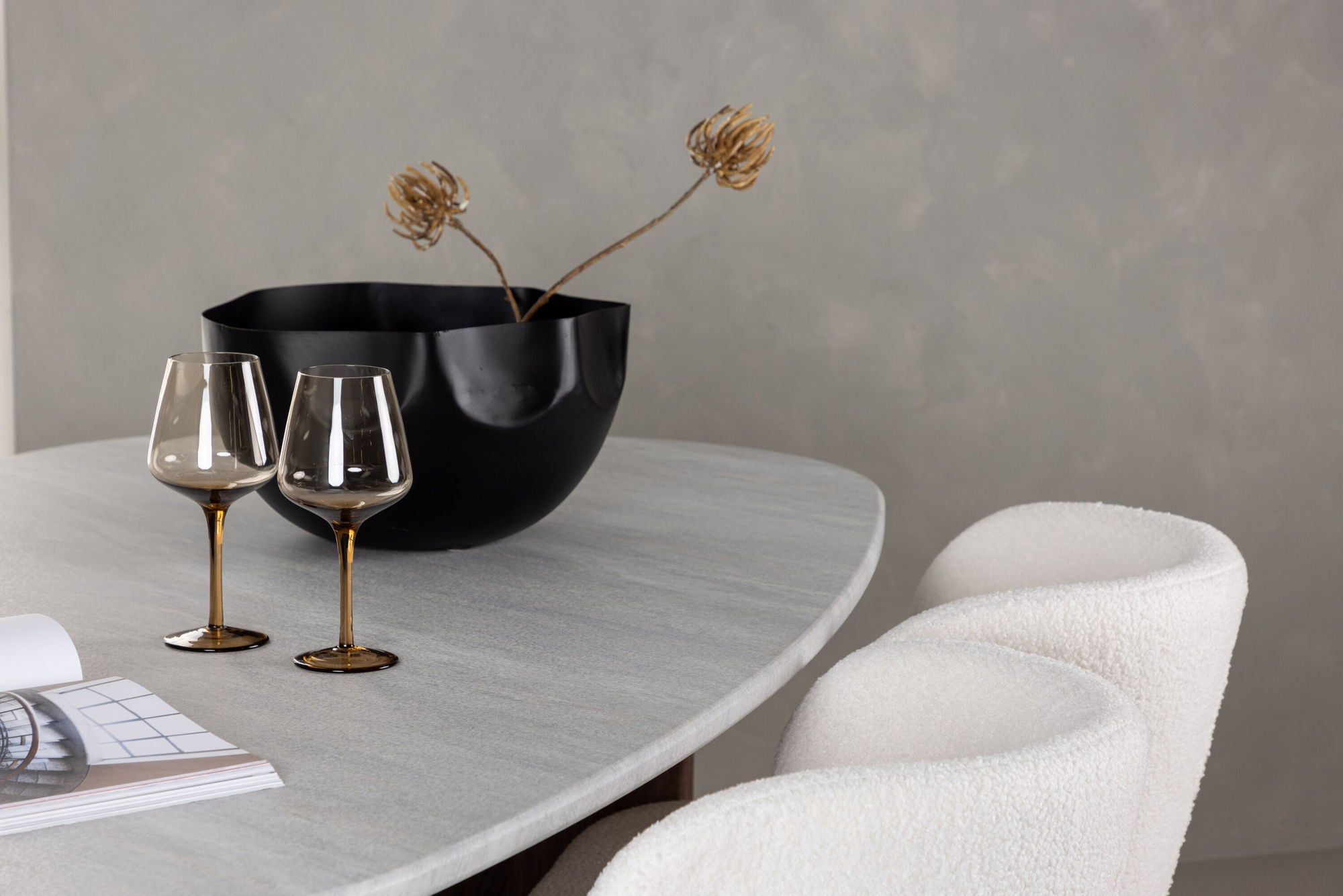 Venture Home Grönvik spisebord 180*75 - Mocca / Offwhite Concretelook MDF +Edina Spisebordsstol - Black / White Boucle _4