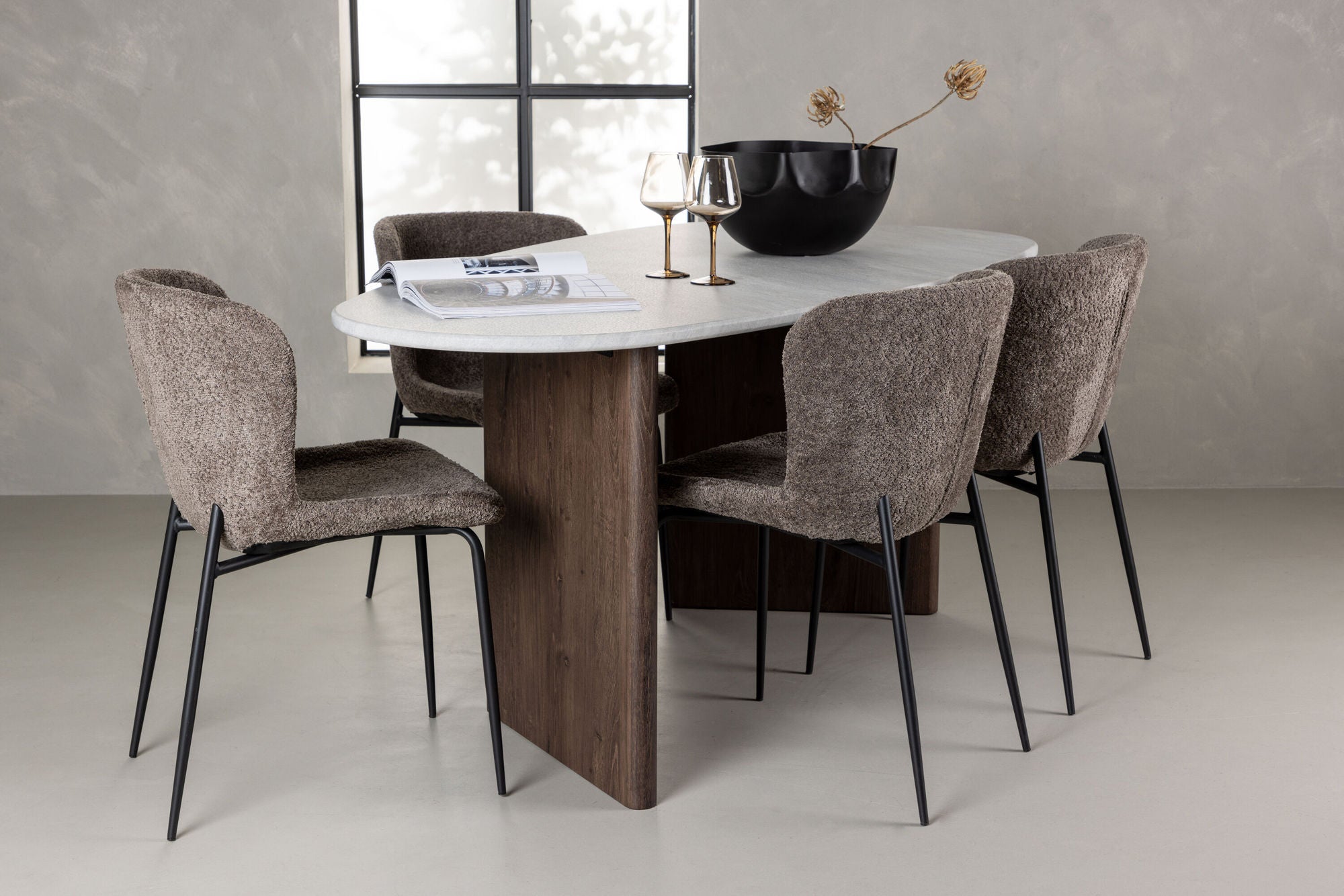Venture Home Grönvik spisebord 180*75 - Mocca / Offwhite Concretelook MDF +Modesto Spisebordsstol - Grey / Smoked Black Boucle _4