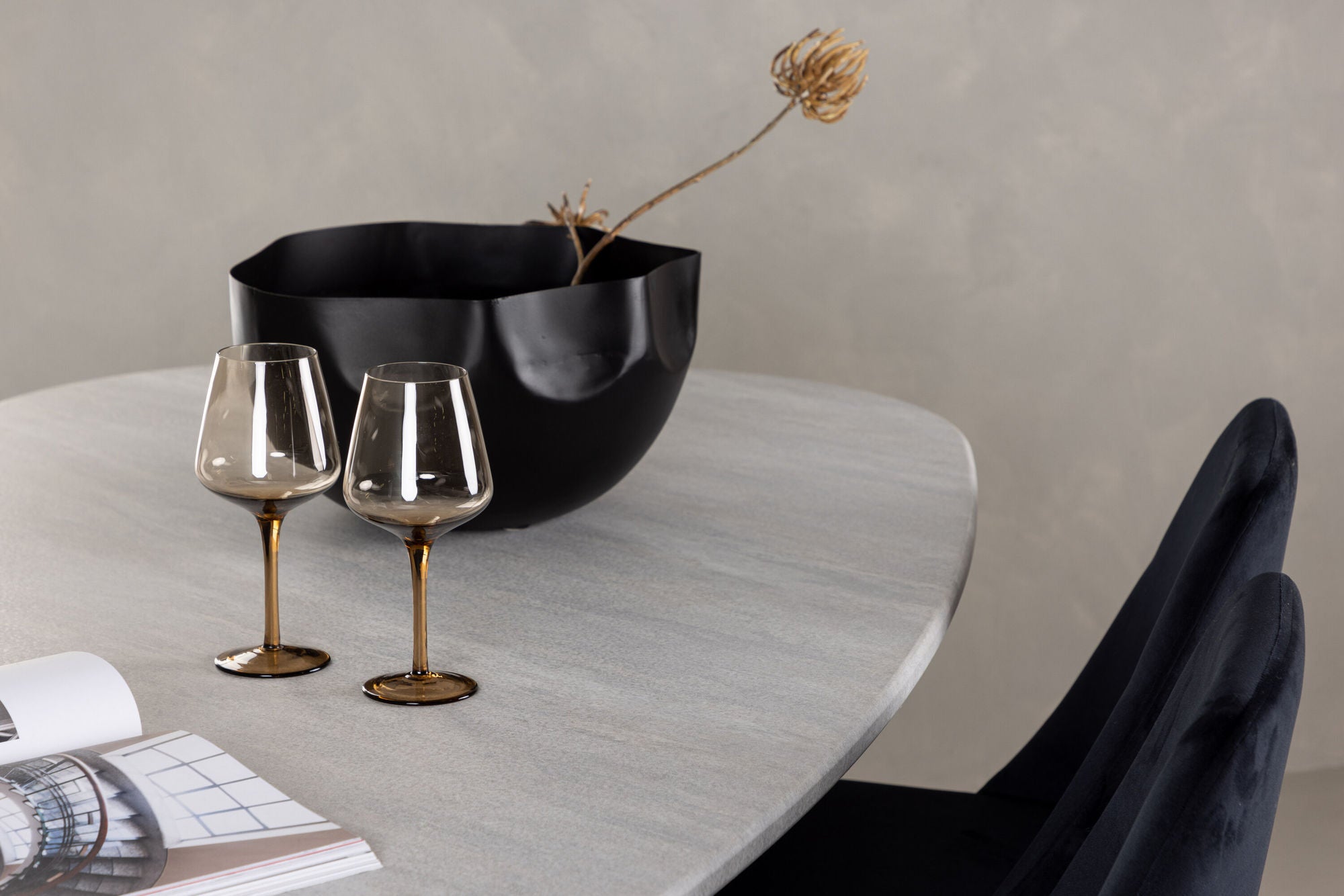 Venture Home Grönvik spisebord 180*75 - Mocca / Offwhite Concretelook MDF +Night Spisebordsstol - Black / Black Velvet _4