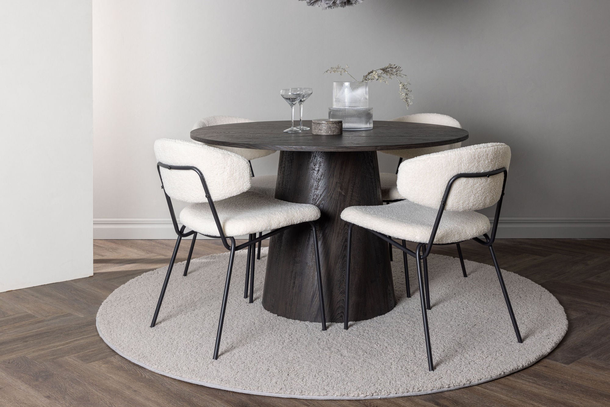 Venture Home Lanzo spisebord φ120 - Mocca/Mocca +Chico Spisebordsstol - Black / White Boucle _4