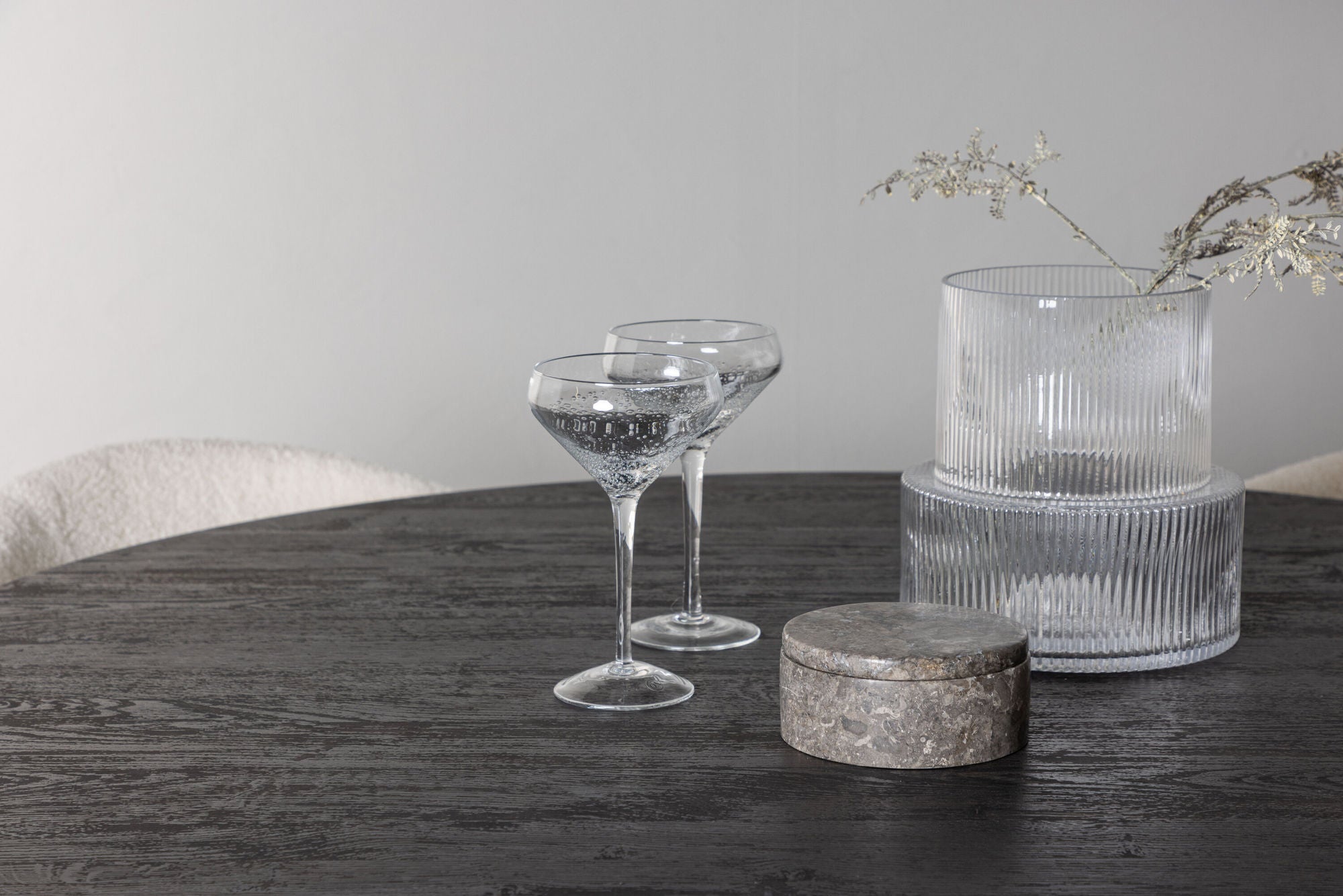 Venture Home Lanzo spisebord φ120 - Mocca/Mocca +Chico Spisebordsstol - Black / White Boucle _4