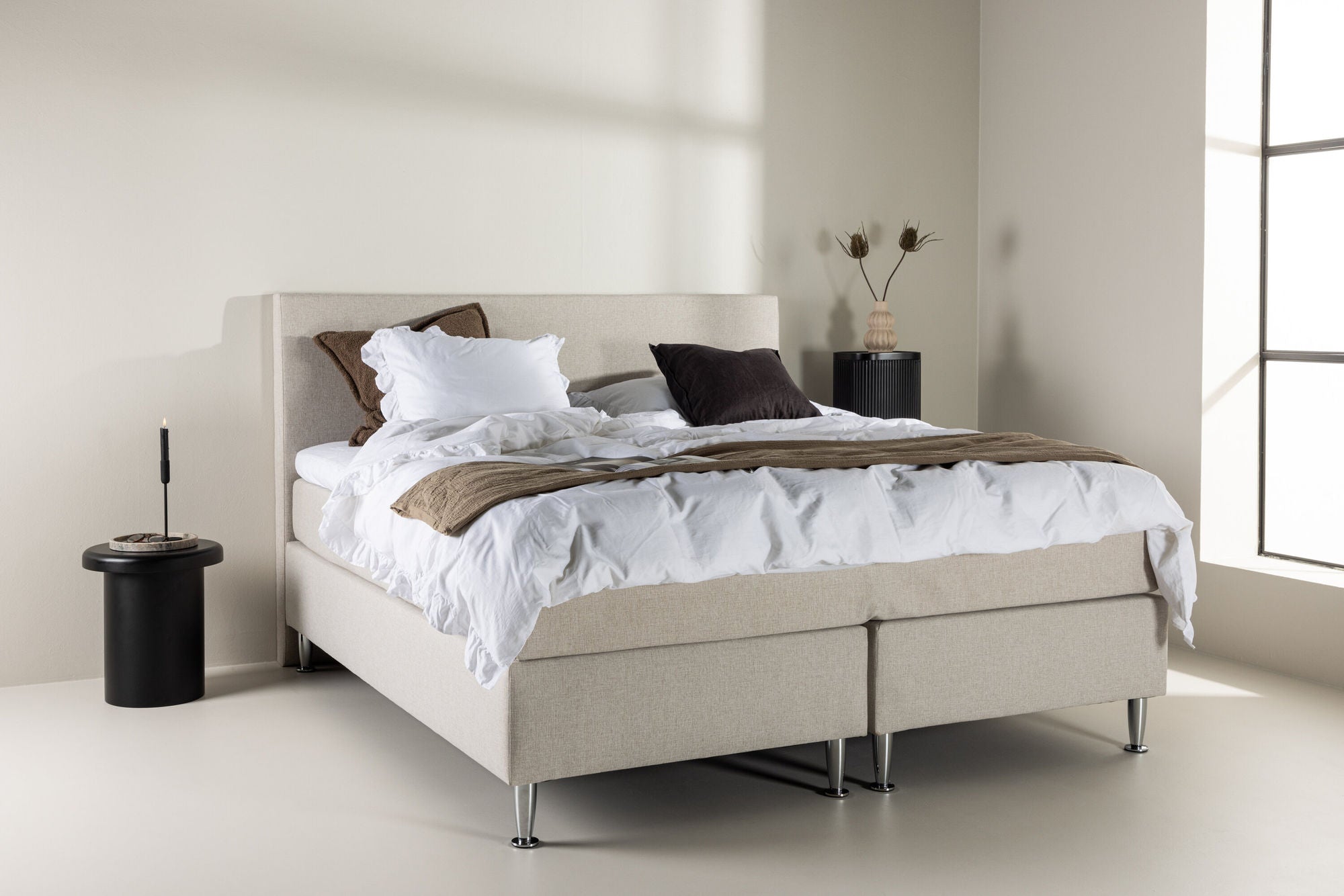 Venture Home Toledo Bed 180*200 - Matte Silver / Beige Fabric Lino 02