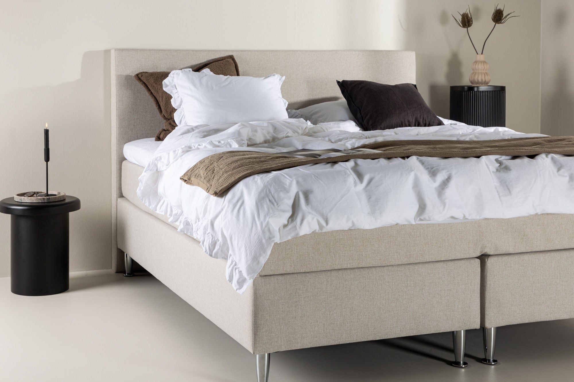 Venture Home Toledo Bed 180*200 - Matte Silver / Beige Fabric Lino 02