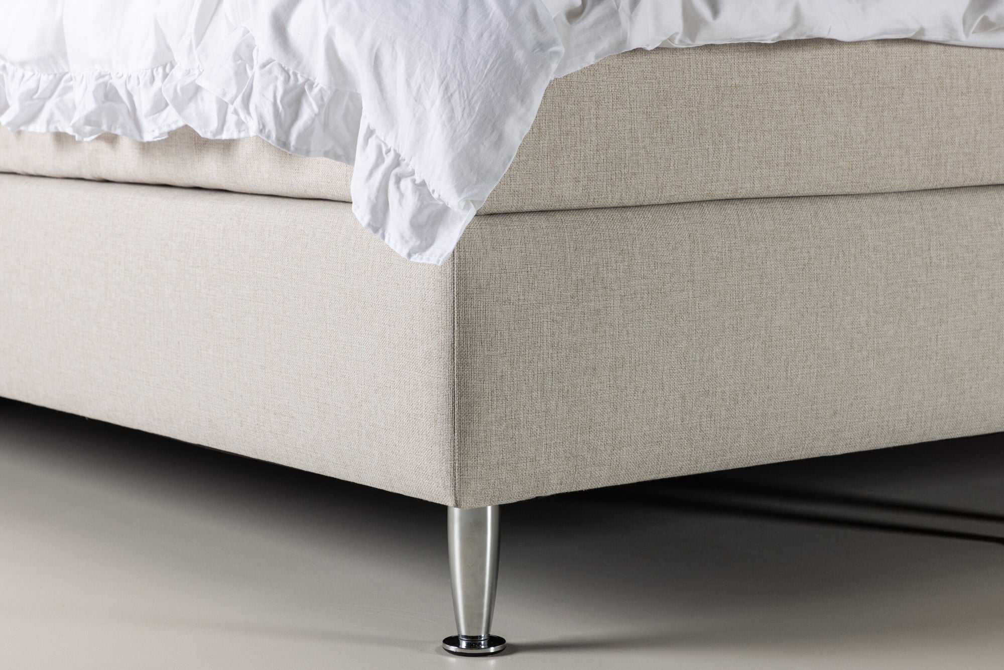 Venture Home Toledo Bed 180*200 - Matte Silver / Beige Fabric Lino 02