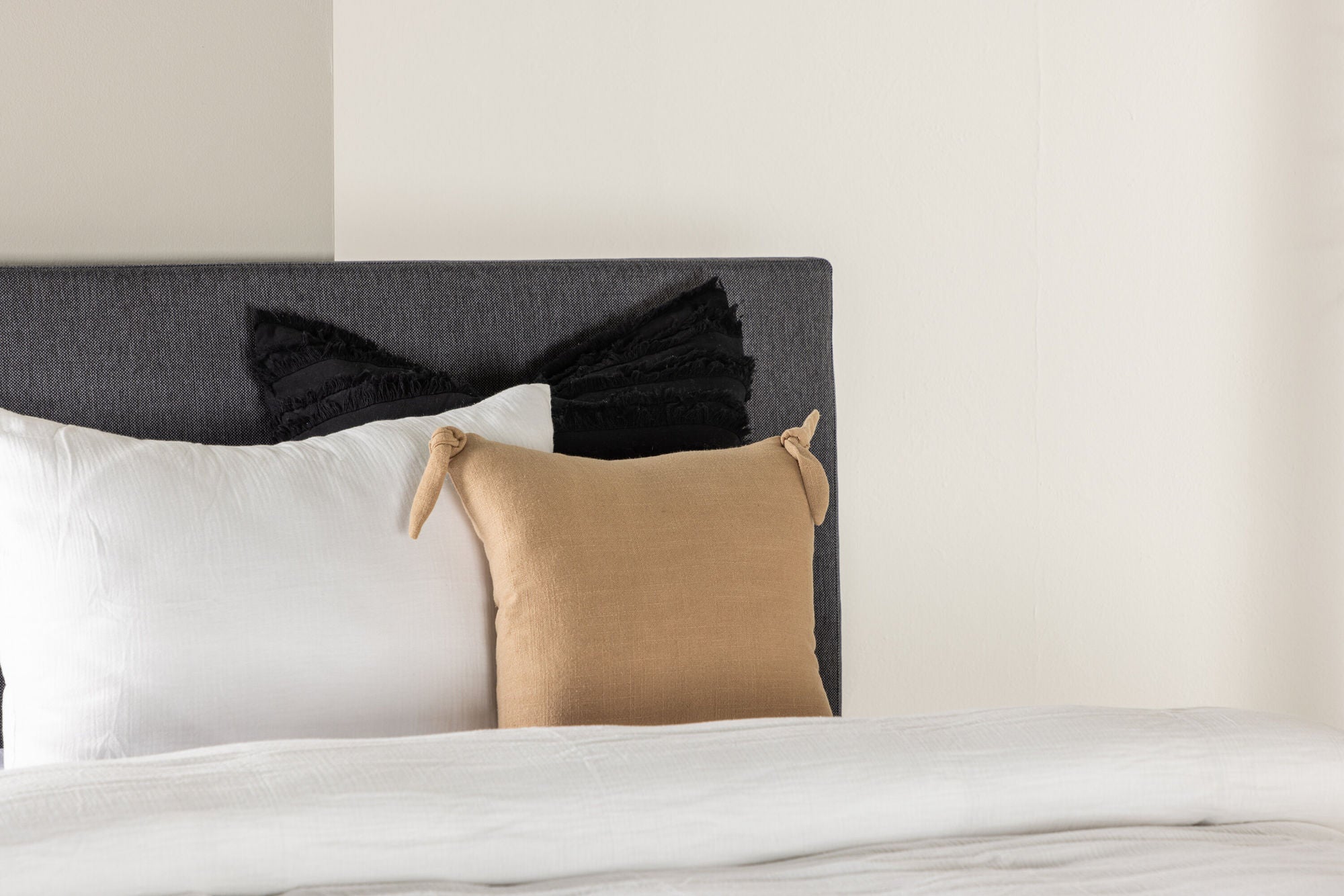 Venture Home Toledo Bed 120*200 - Matte Silver / Dark grey Fabric Lino 12