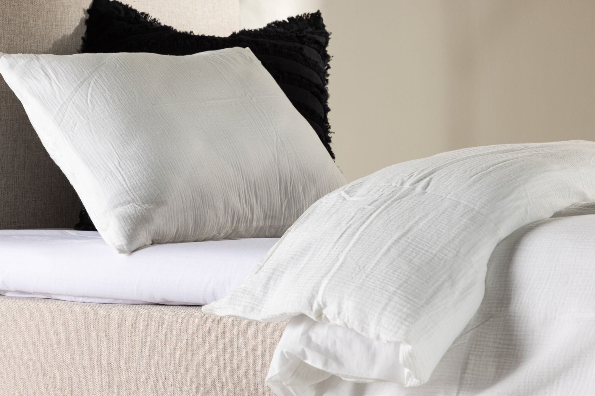 Venture Home Toledo Bed 90*200 - Matte Silver / Beige Fabric Lino 02