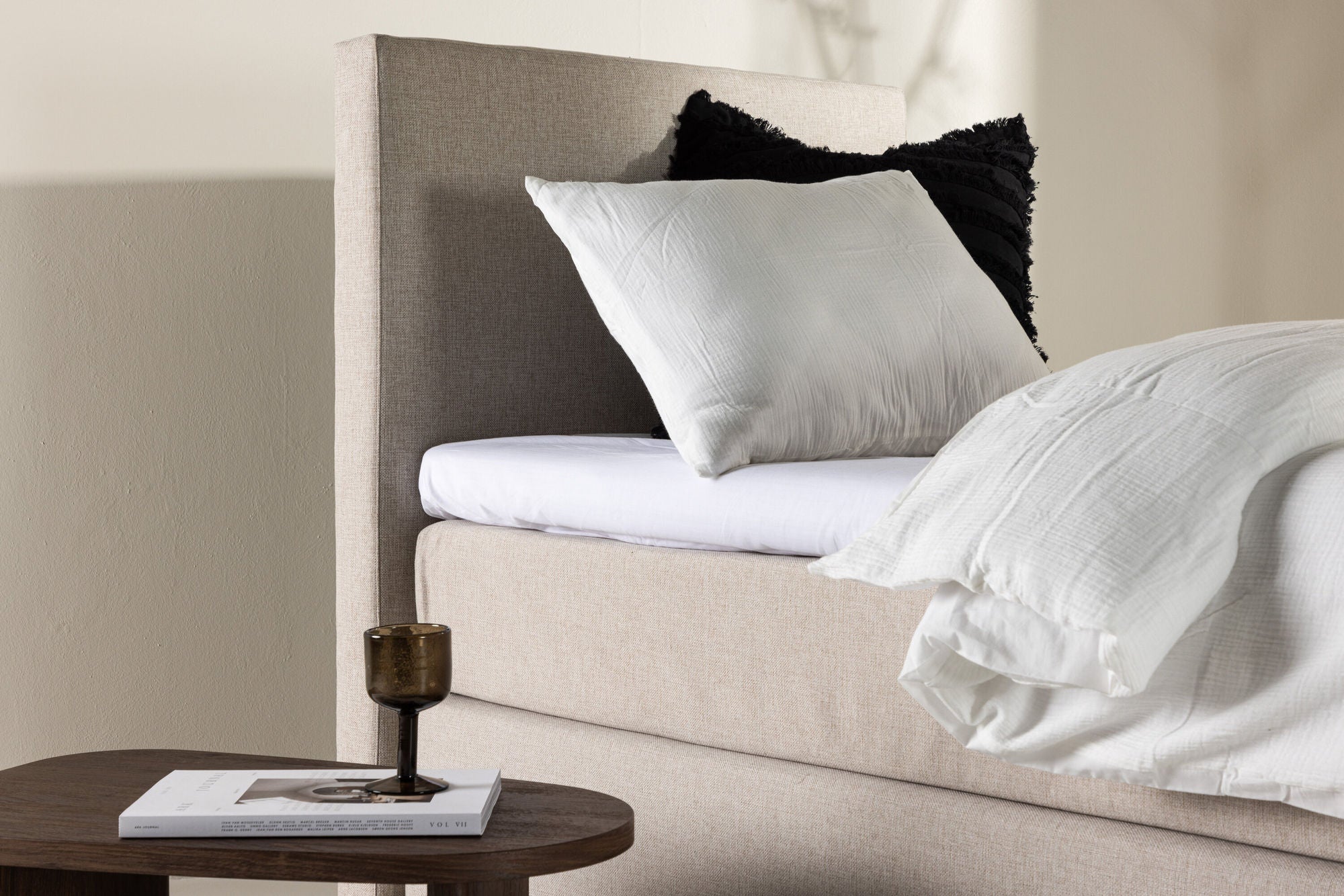 Venture Home Toledo Bed 90*200 - Matte Silver / Beige Fabric Lino 02