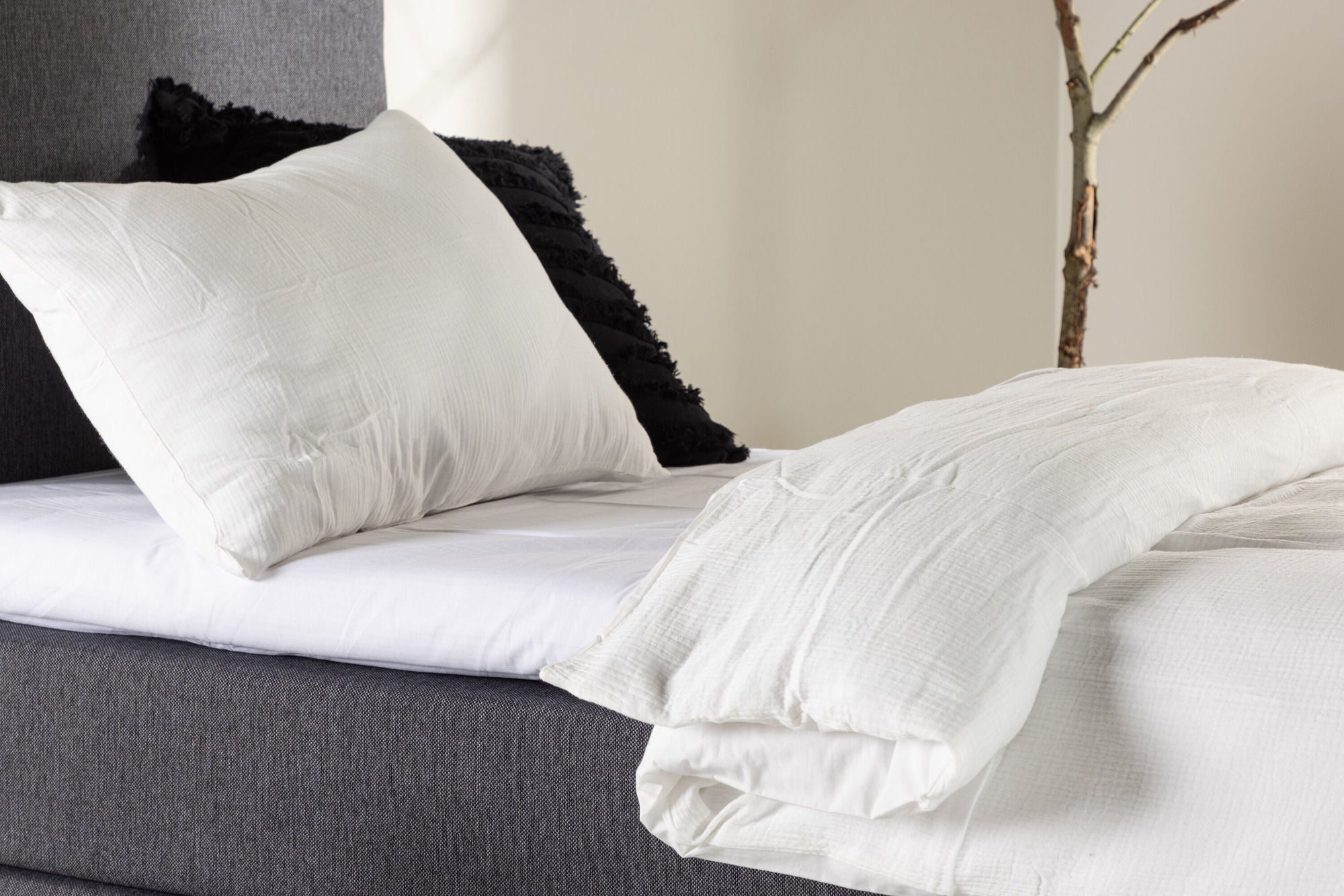 Venture Home Toledo Bed 90*200 - Matte Silver / Dark grey Fabric Lino 12