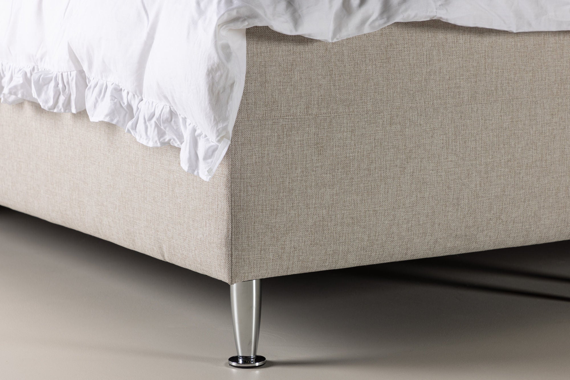 Venture Home Mesa Bed 180*200 - Matte Silver / Beige Fabric Lino 02