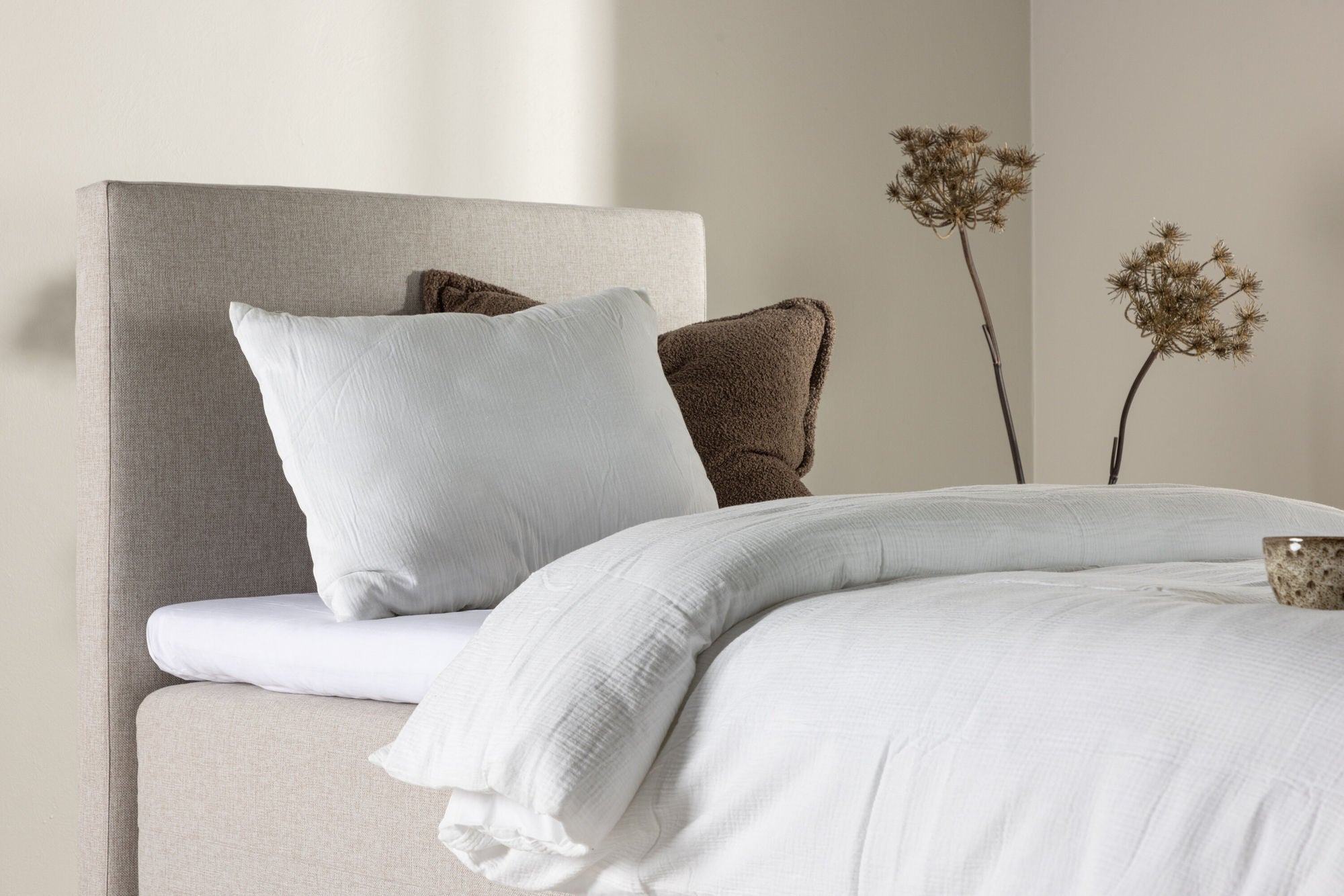 Venture Home Mesa Bed 90*200 - Matte Silver / Beige Fabric Lino 02