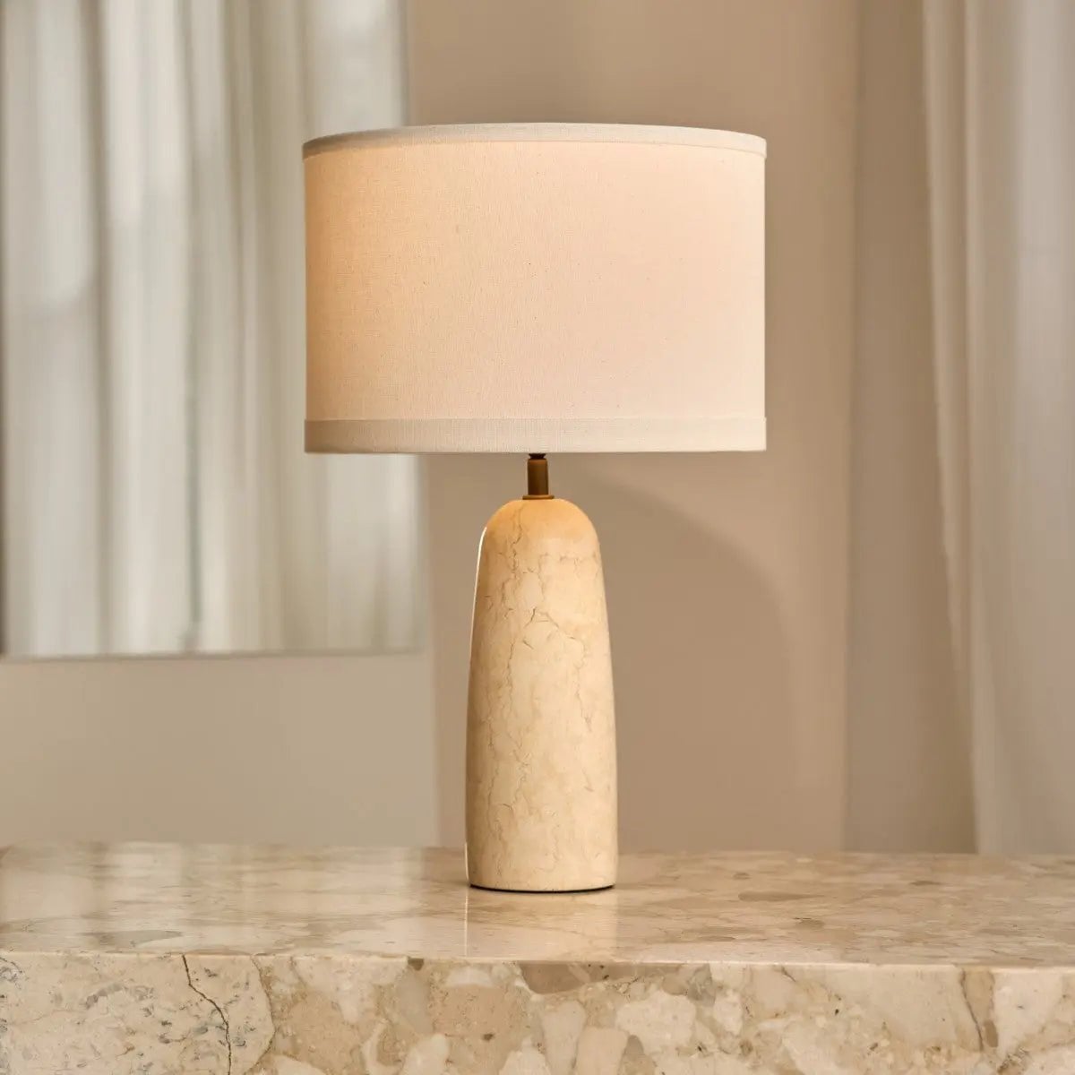 Charlotte marmor bordlampe