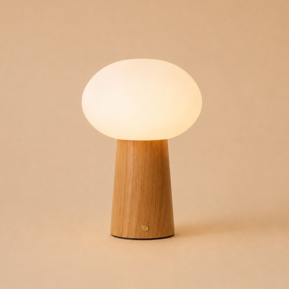 Max lysebrun genopladelig træ bordlampe