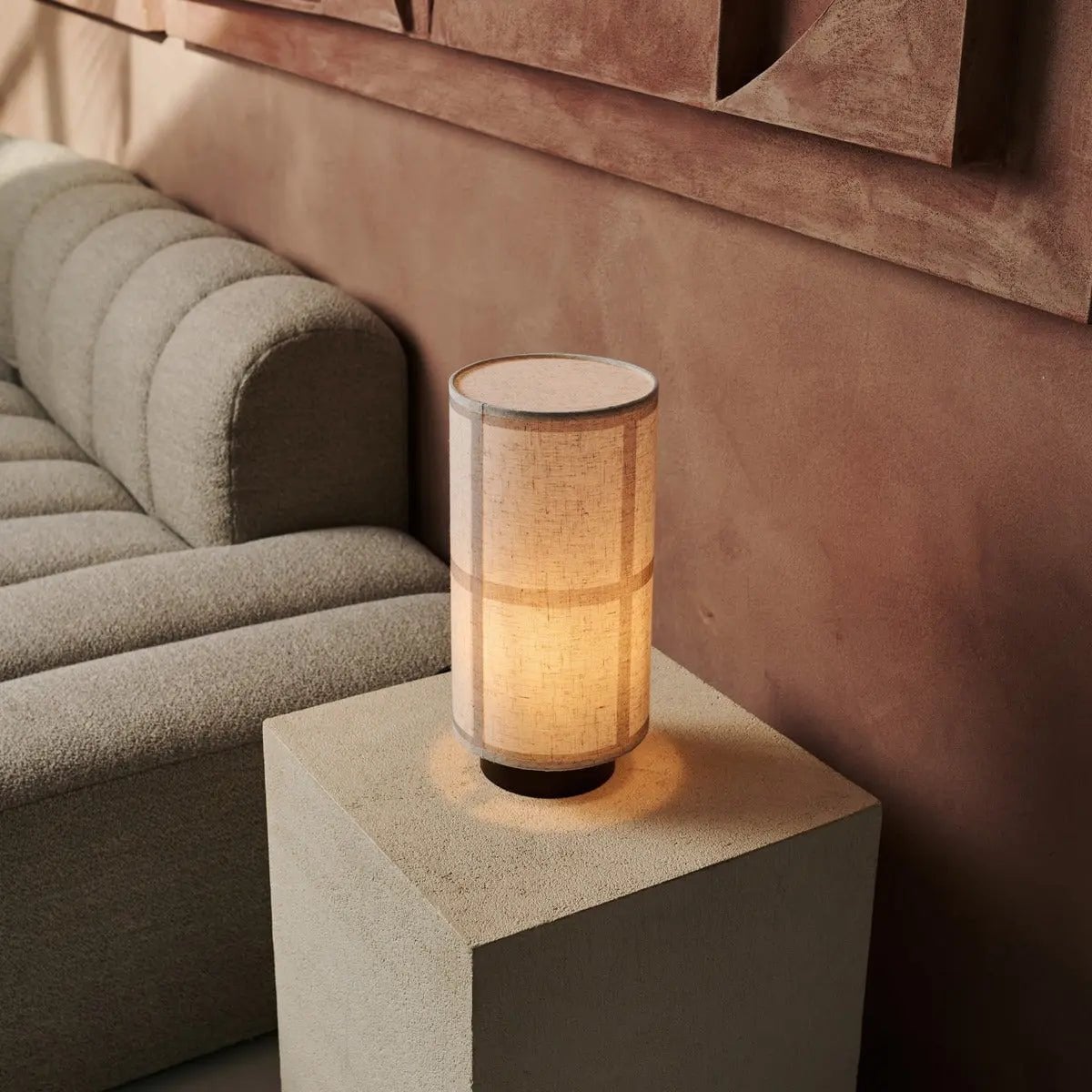 Sakura Mørkebrun Bordlampe | Linenmix skærm & stilfuld belysning