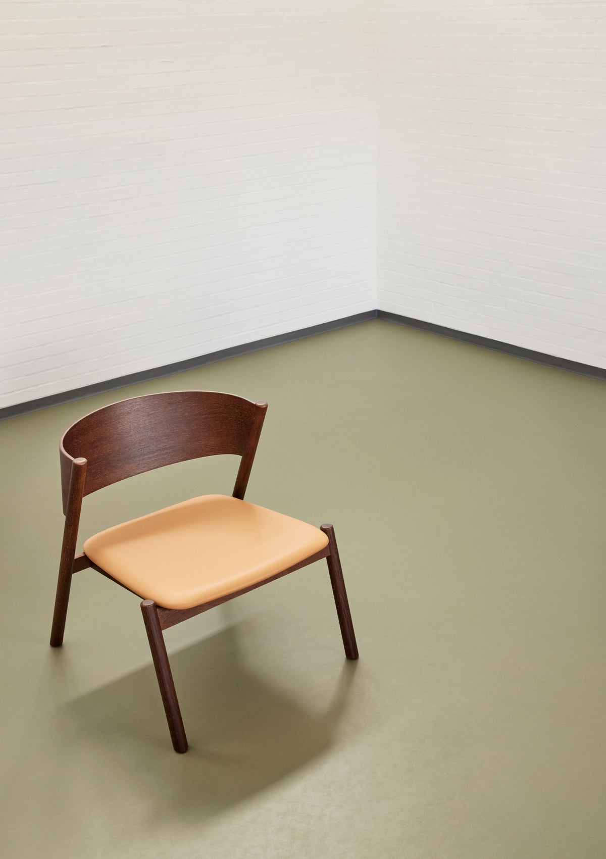Oblique loungestolsæde mørkebrun