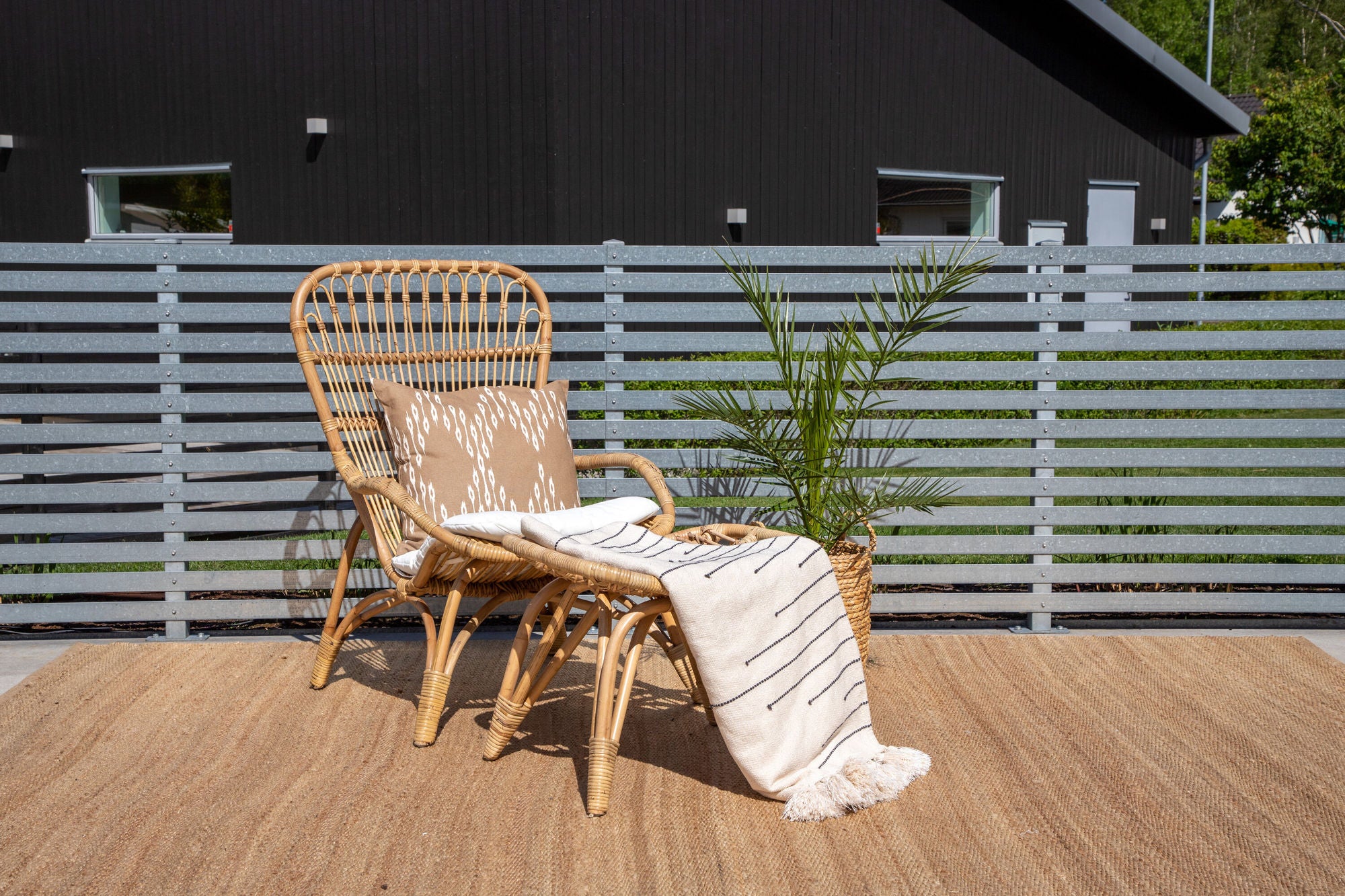 Venture Home Ella Lounge stol - rattan / Offwhite Cushion. inc. Ottoman