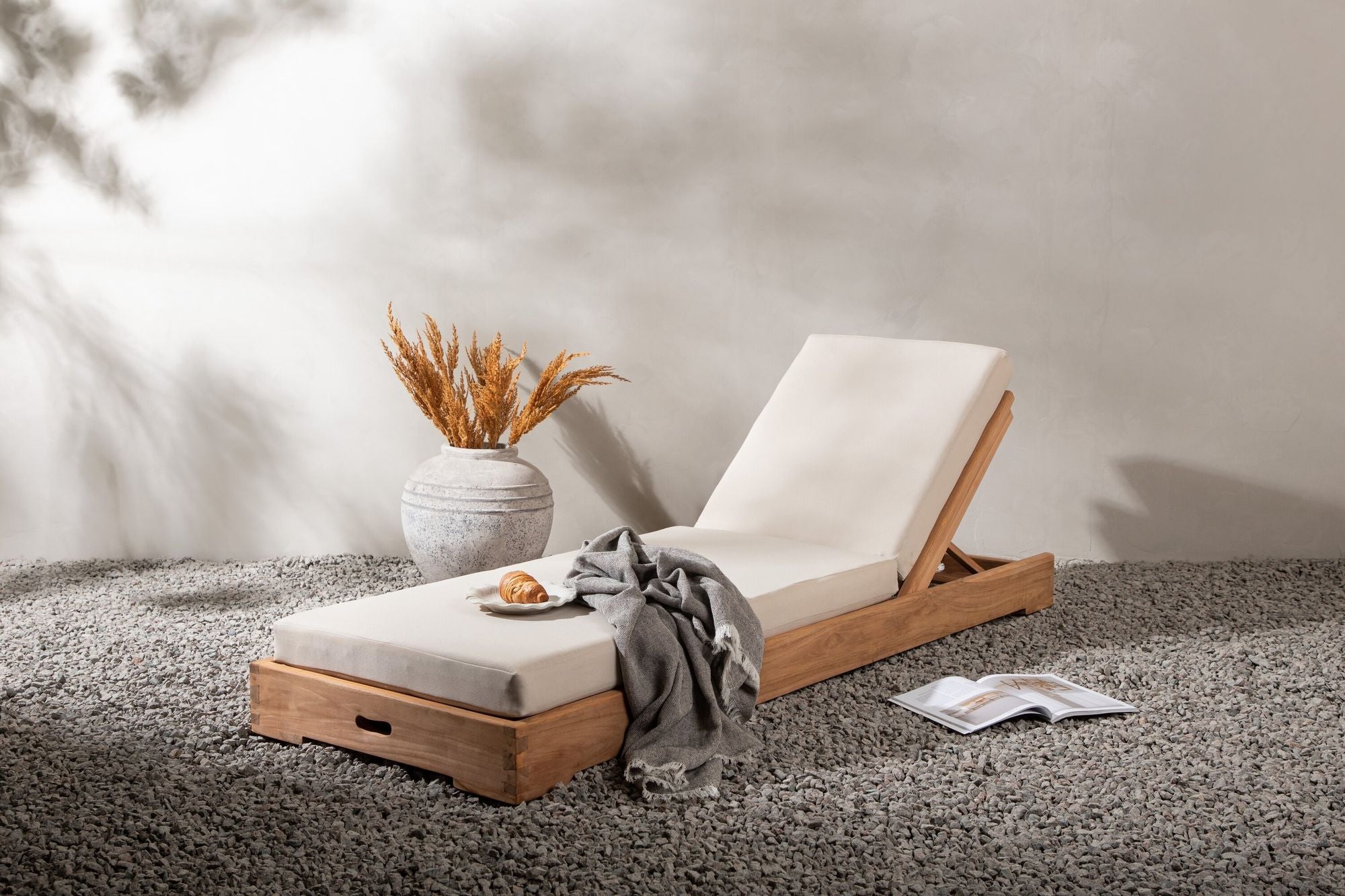Venture Home Sunbed - Teak golden inc Beige Cushion