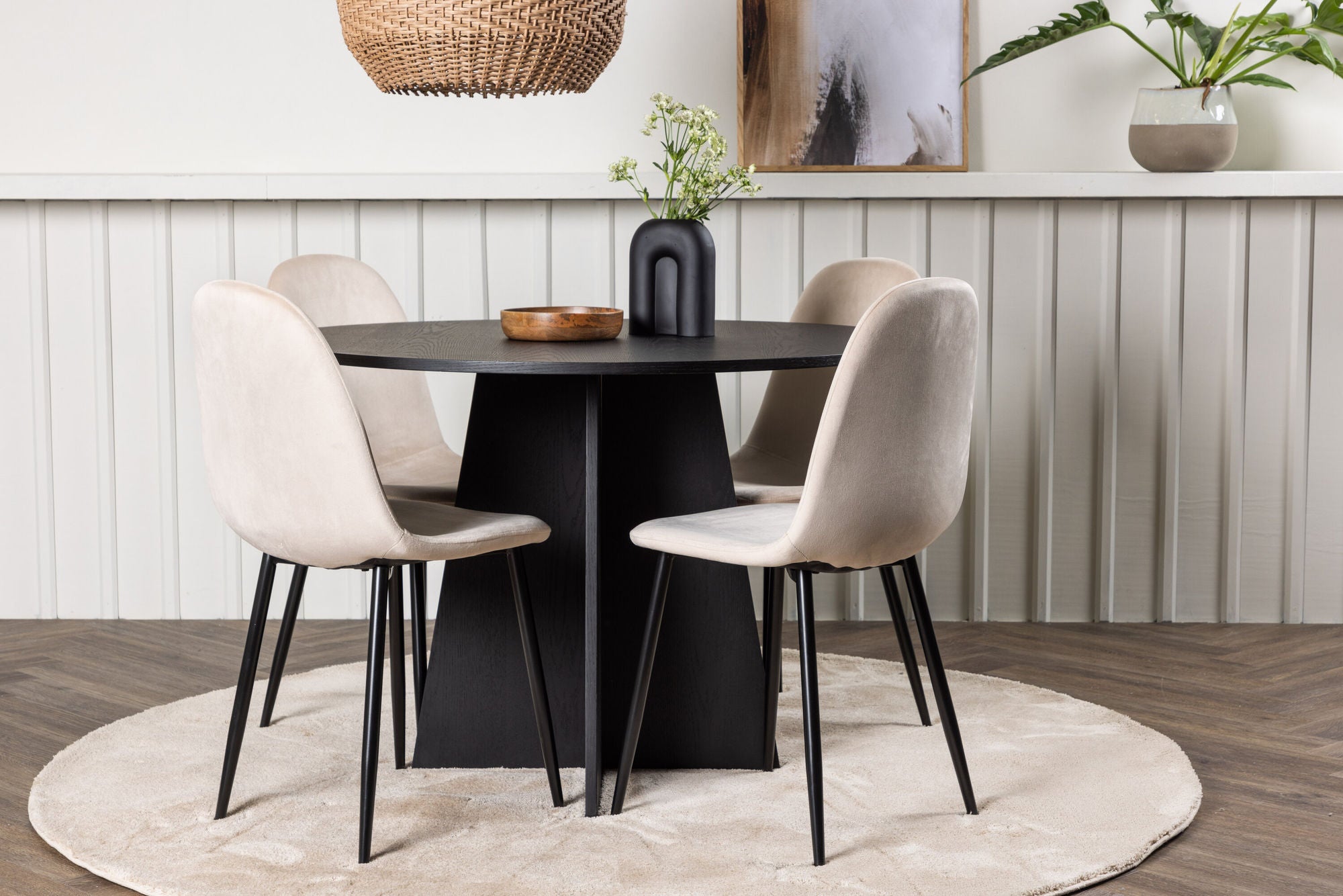 Venture Home Bootcut rund spisebord - Black / Black Fanéer +Polar Spisebordsstol - Black legs / Beige Velvet _4