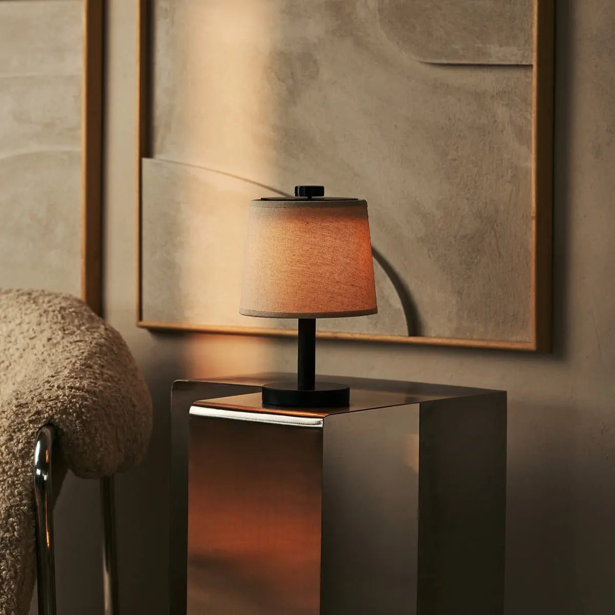 Rover sort genopladelig træ bordlampe