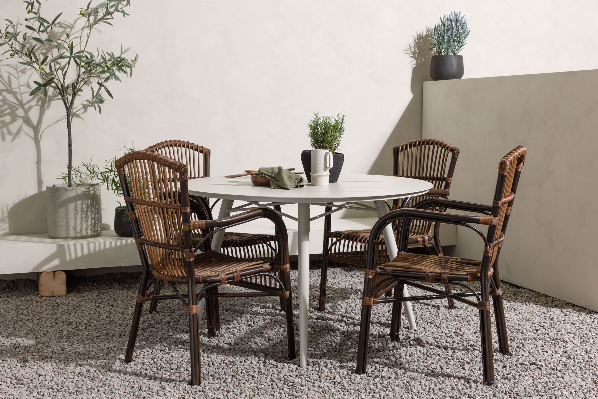 Venture Home Lina spisebord - Beige - rund 120 cm +Galera Diningchair Aluminium - Brown / Wicker _4