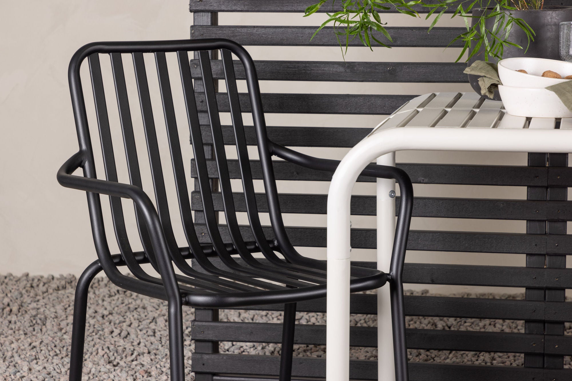 Venture Home Borneo Cafebord Aluminium - Beige / Kvadrat 70*70* +Peking Diningchair Aluminium - Black / _2