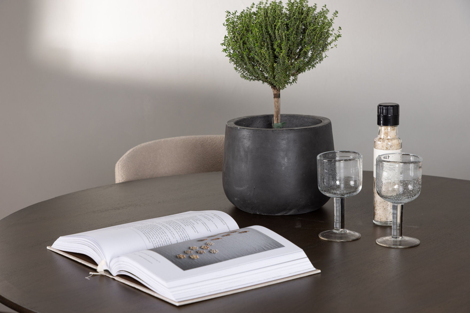 Venture Home Kaseidon spisebord - rund - Rubberwood / Dark Brown MDF +Modesto Spisebordsstol - Beige / Beige Boucle _4
