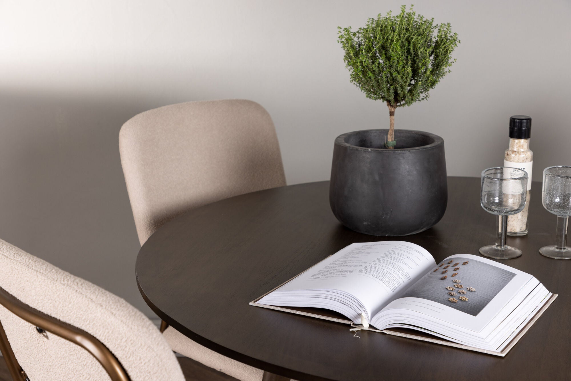 Venture Home Kaseidon spisebord - rund - Rubberwood / Dark Brown MDF +Seda Spisebordsstol - Matte brown / Beige Fabric _4