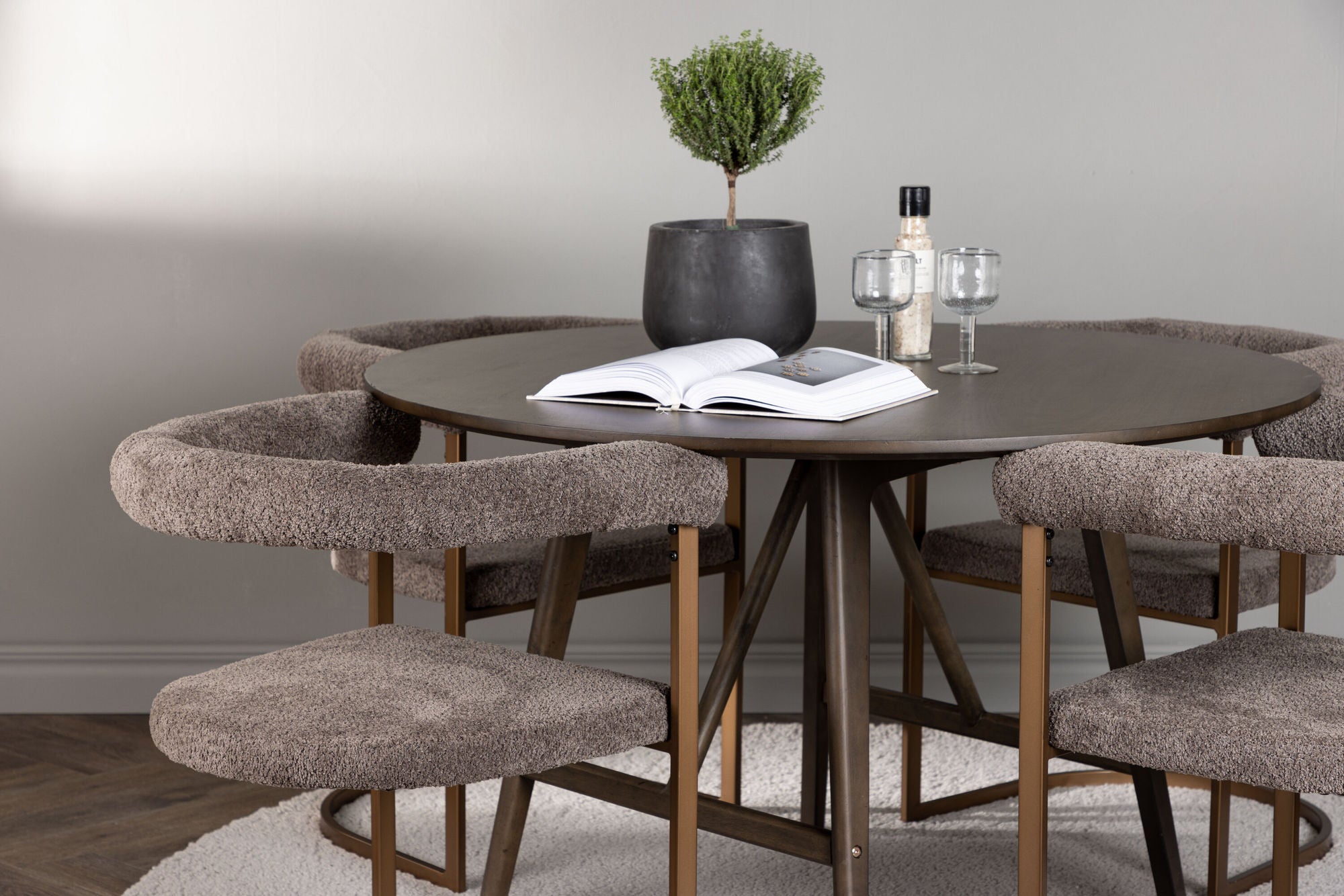 Venture Home Kaseidon spisebord - rund - Rubberwood / Dark Brown MDF +Morning Spisebordsstol - Black / Black Boucle _4