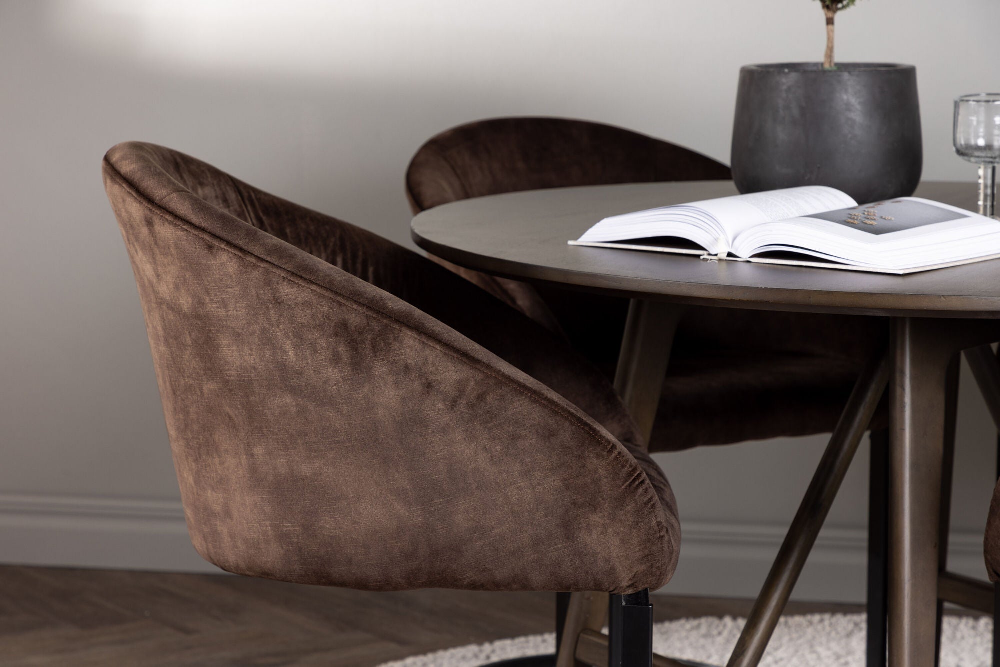 Venture Home Kaseidon spisebord - rund - Rubberwood / Dark Brown MDF +Evening Spisebordsstol - Matte brown / Brown Fabric _4
