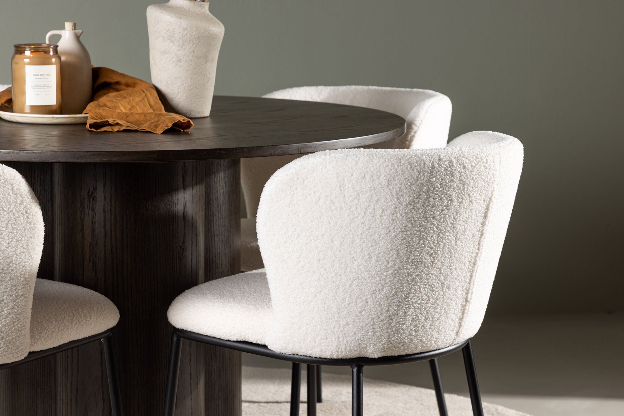 Venture Home Olivia spisebord - Mocca / Mocca Veneer +Edina Spisebordsstol - Black / White Boucle _4