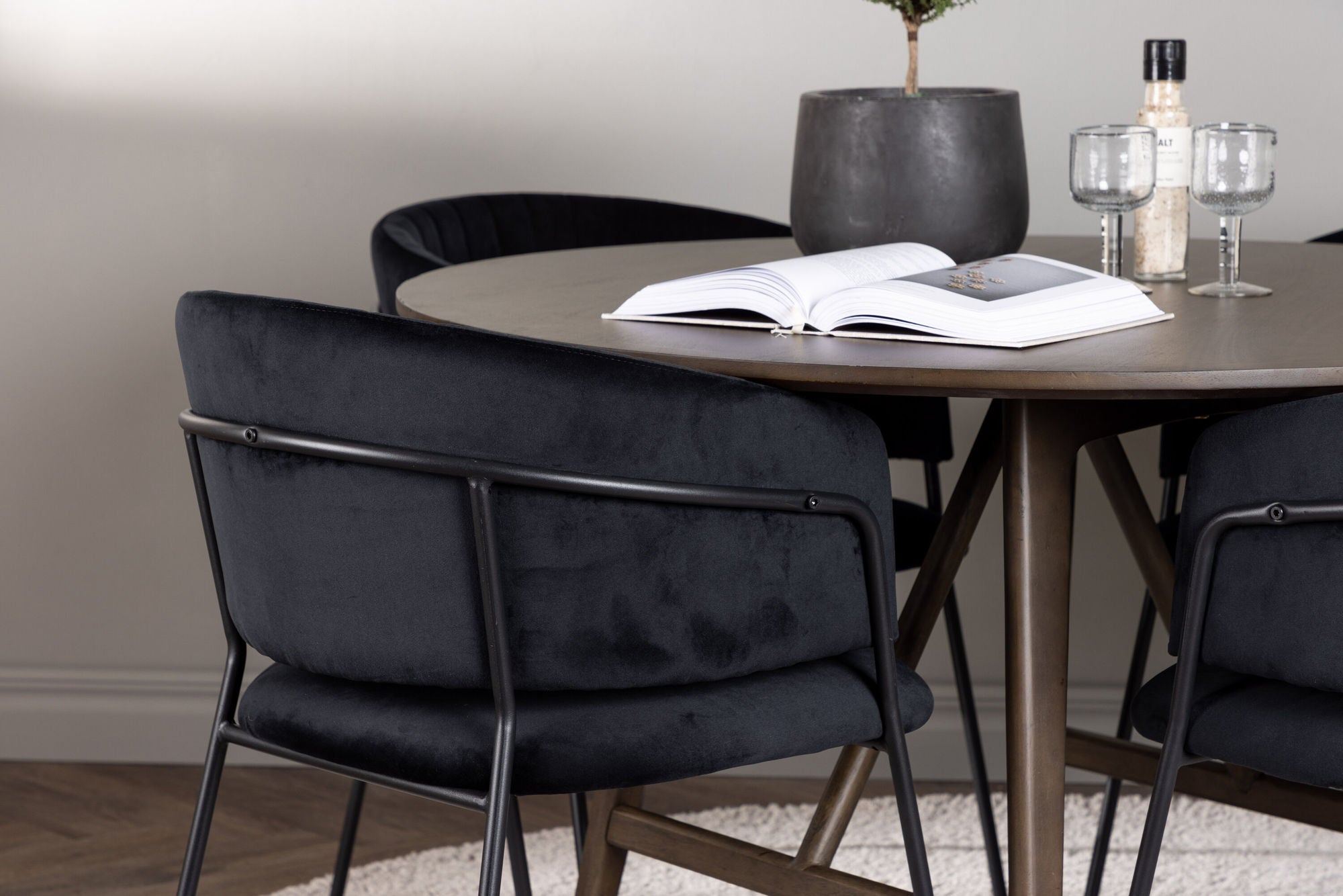 Venture Home Kaseidon spisebord - rund - Rubberwood / Dark Brown MDF +Selma Spisebordsstol - Black / Black Velvet _4