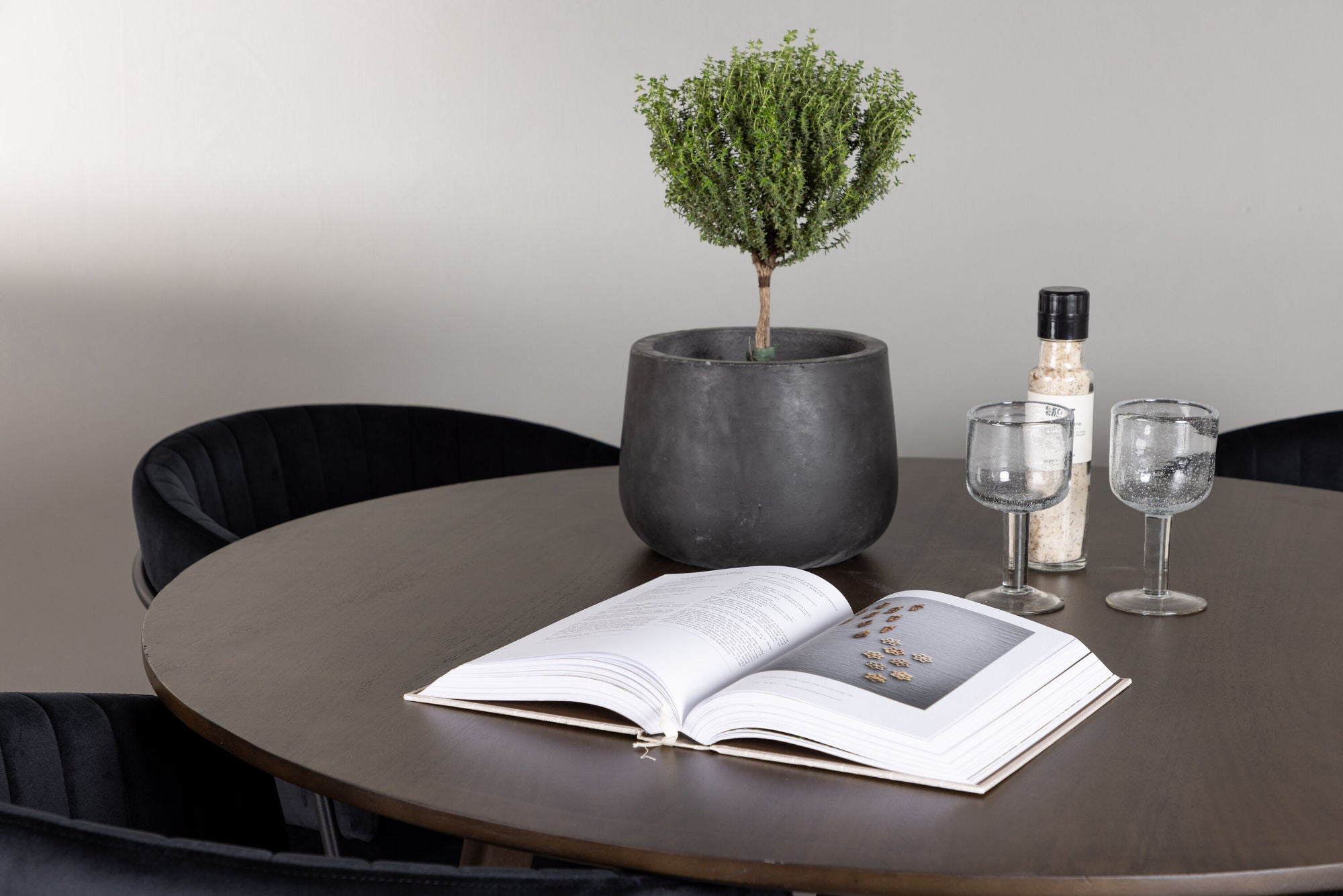 Venture Home Kaseidon spisebord - rund - Rubberwood / Dark Brown MDF +Selma Spisebordsstol - Black / Black Velvet _4