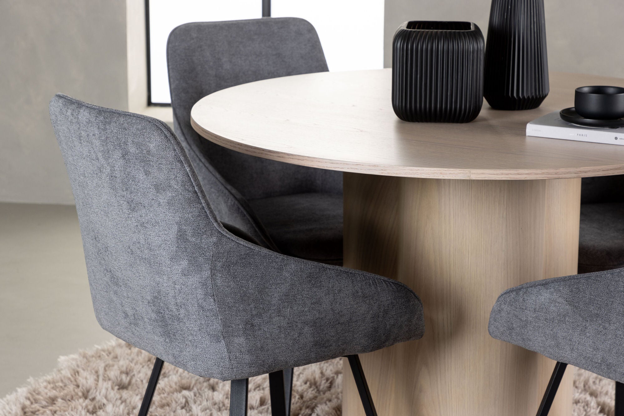 Venture Home Olivia spisebord - White Wash Veneer +Rosie Spisebordsstol - Black / Dark grey Fabric _4